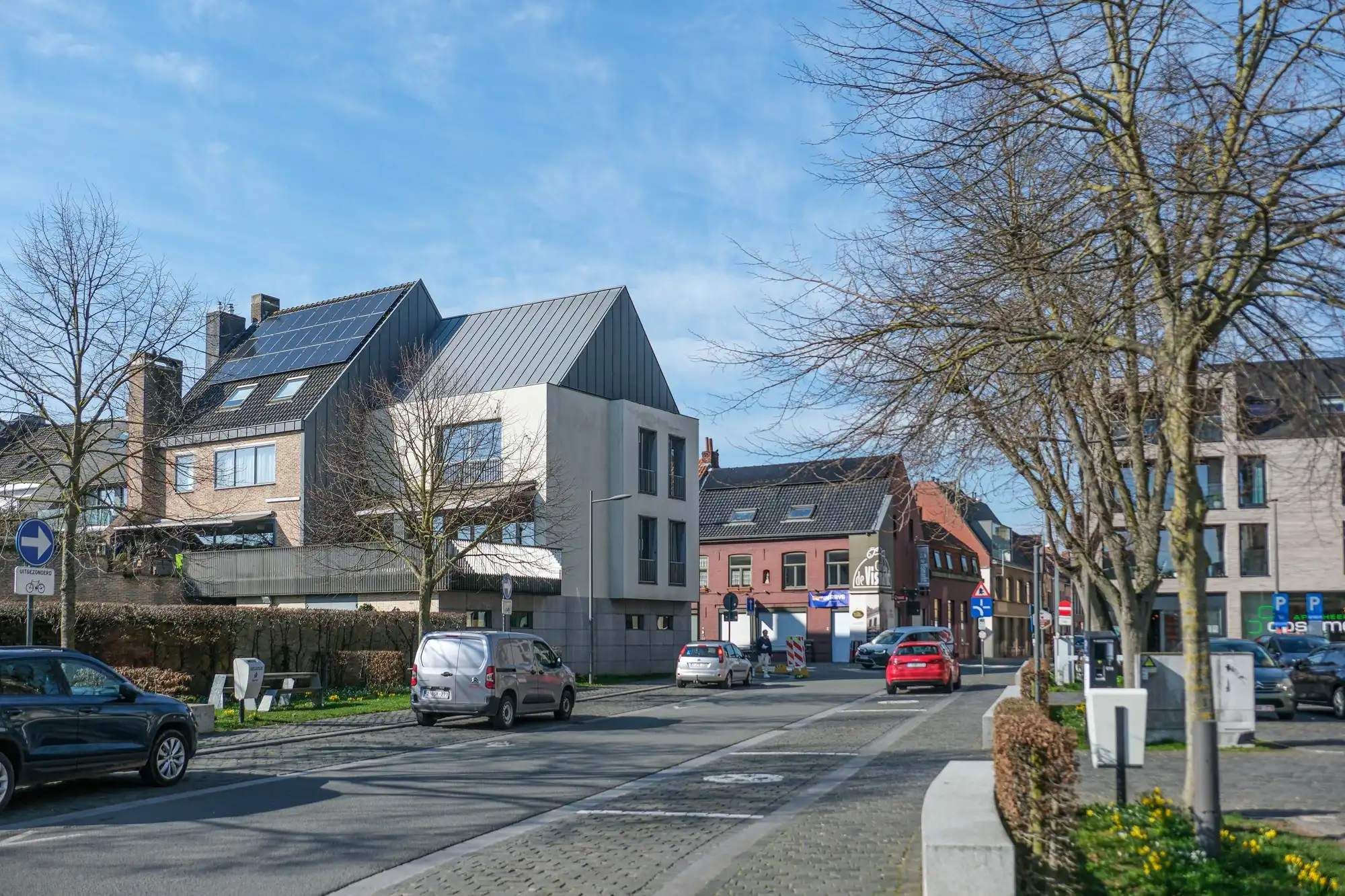 Heel ruime stadswoning met kantoren en tuin foto 33