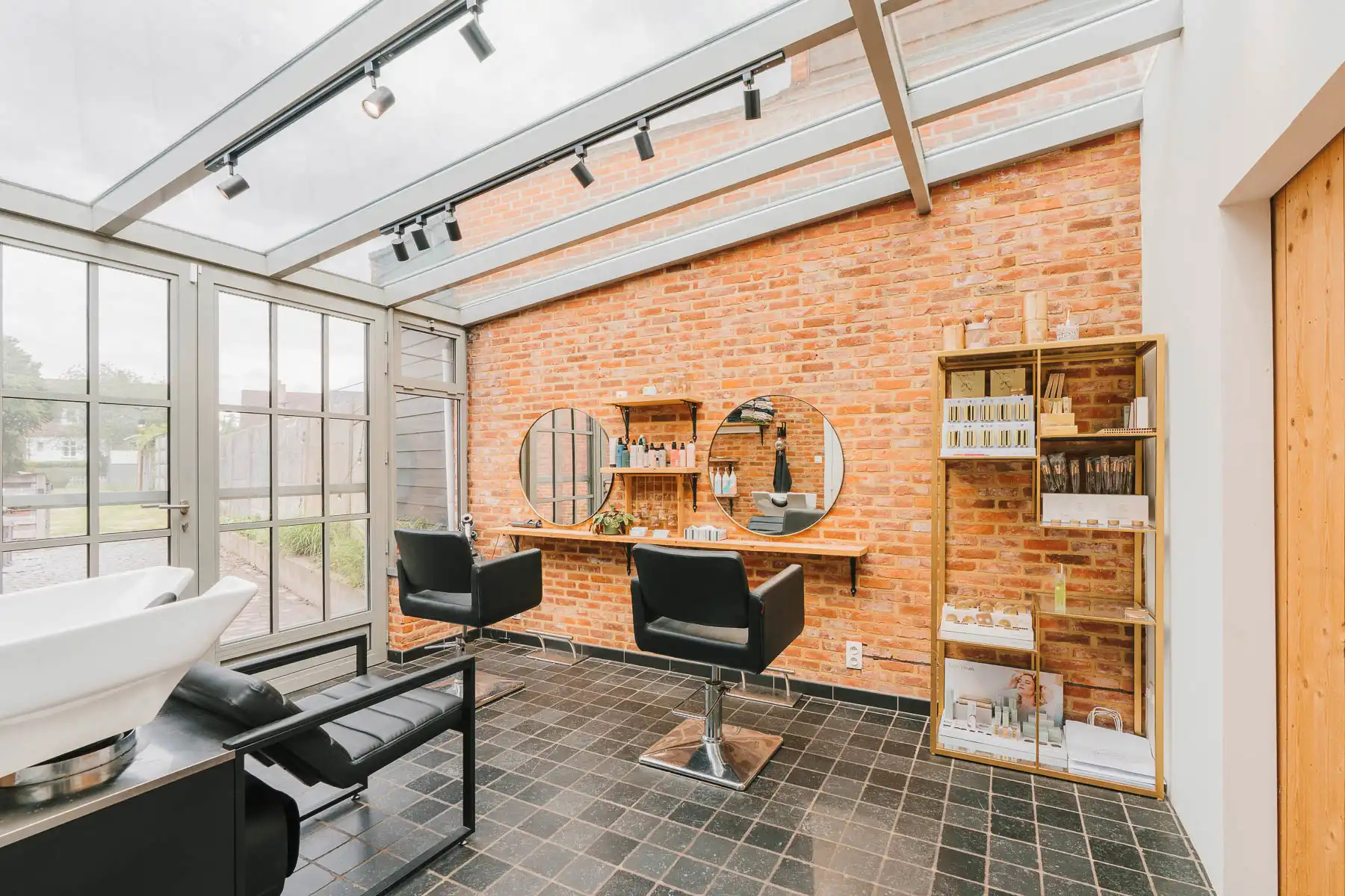 Karaktervolle woning met commerciële mogelijkheden foto 11