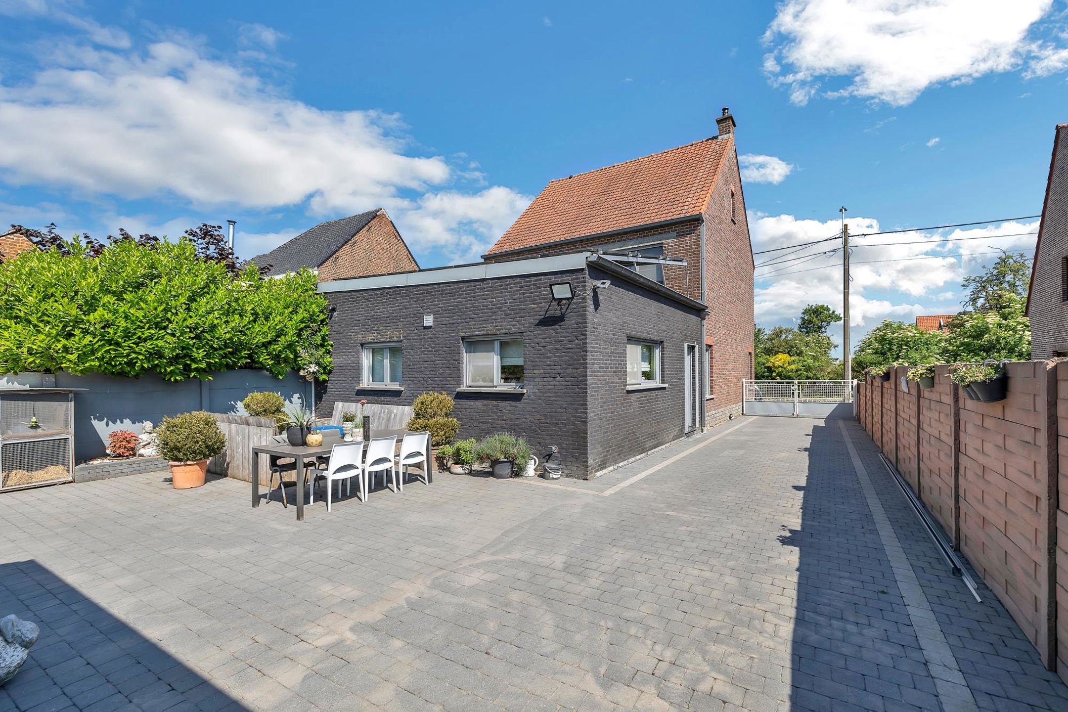 Instapklare woning met ruime garage en tuin foto 22
