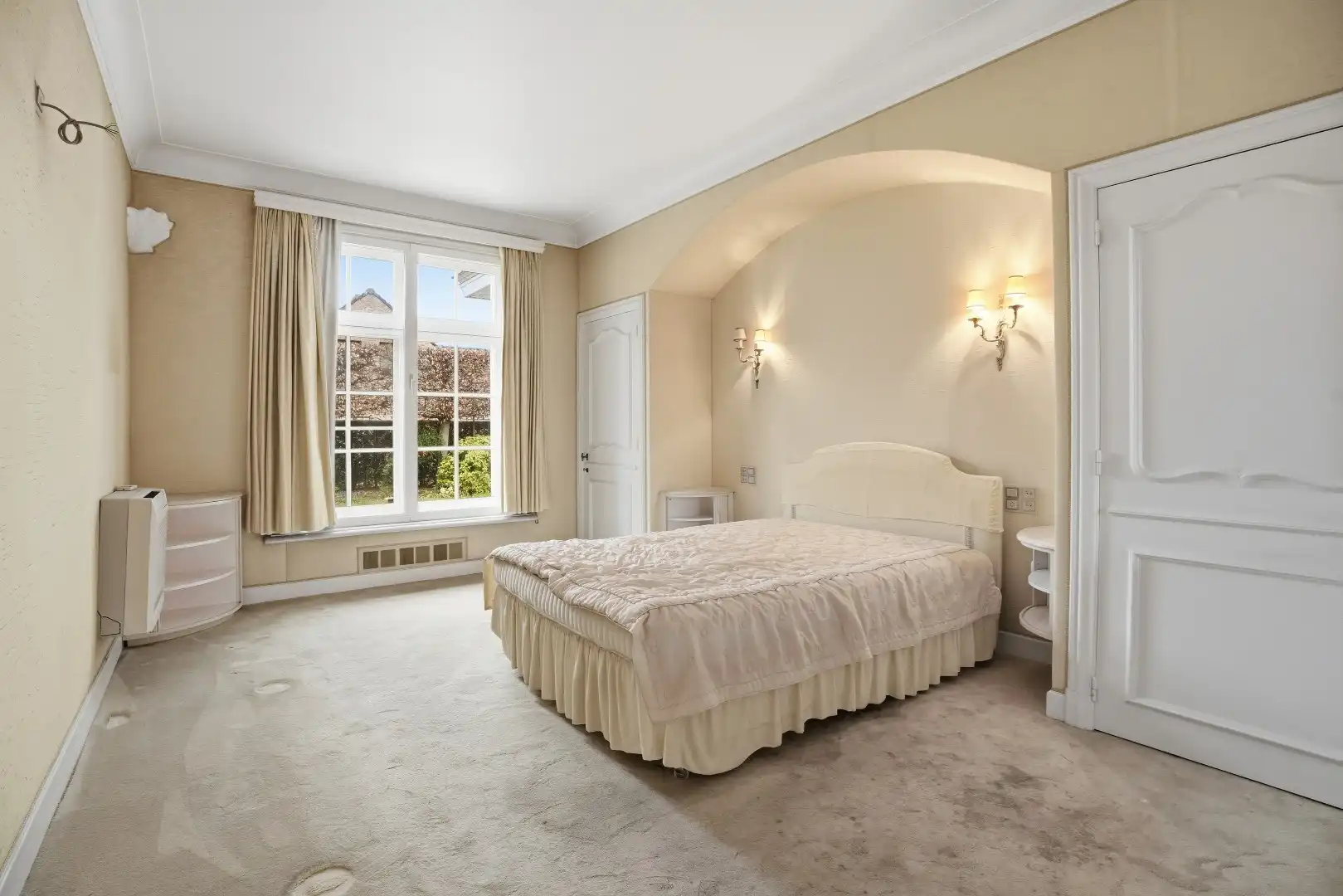 Statige woning te koop in centrum Stasegem, onder de kerktoren op 1000 m² grond, afgewerkt met authentieke en kwaliteitsvolle materialen. foto 14