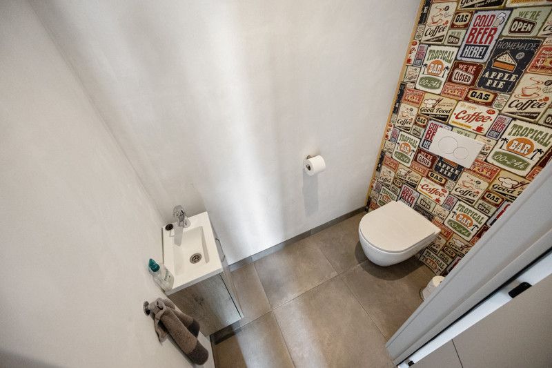 Recente, instapklare woning met garage en zwembad foto 13