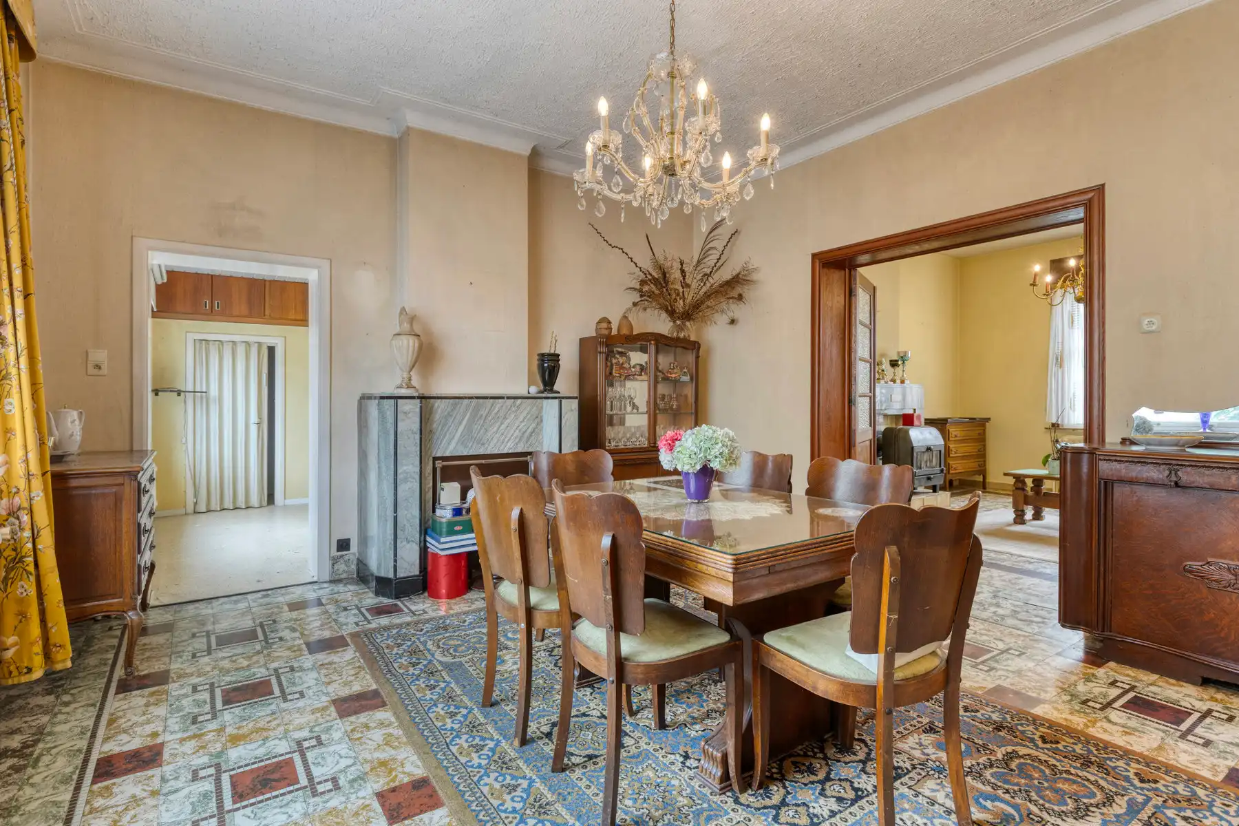 Ruime te renoveren woning met opslagplaats in hartje Gooik foto 3