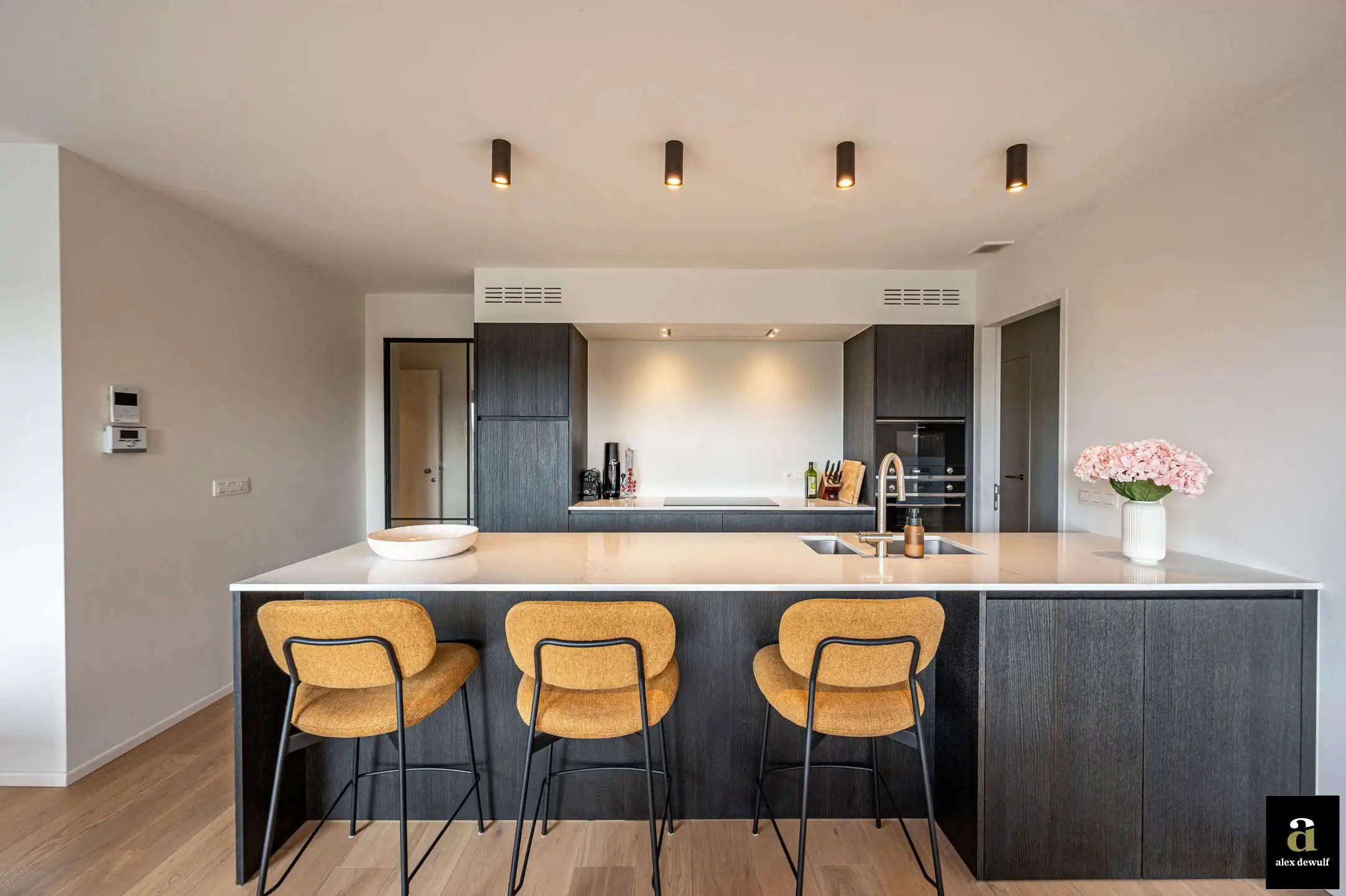 Recent appartement met groot terras, centrum Waregem [Stationsstraat]. foto 4