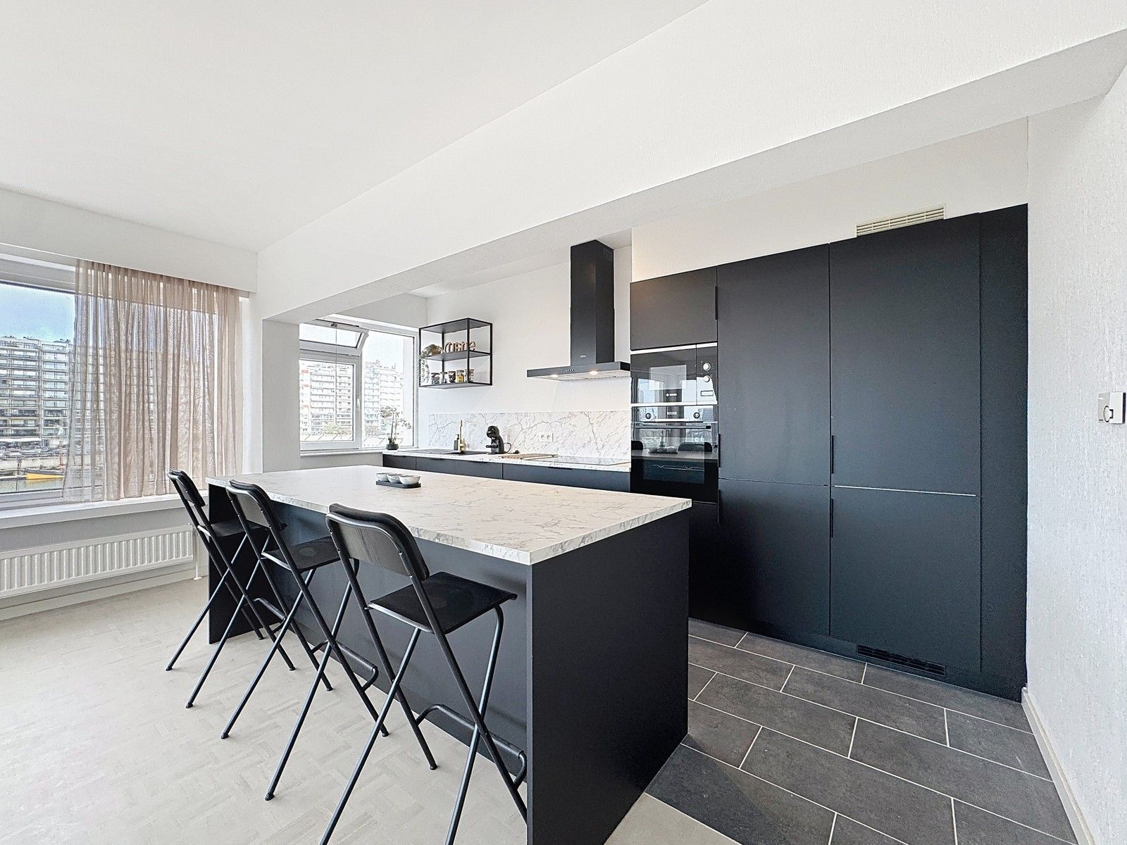 GERENOVEERD gemeubeld appartement aan de JACHTHAVEN met 3 slpks én 3 terrassen! foto 7