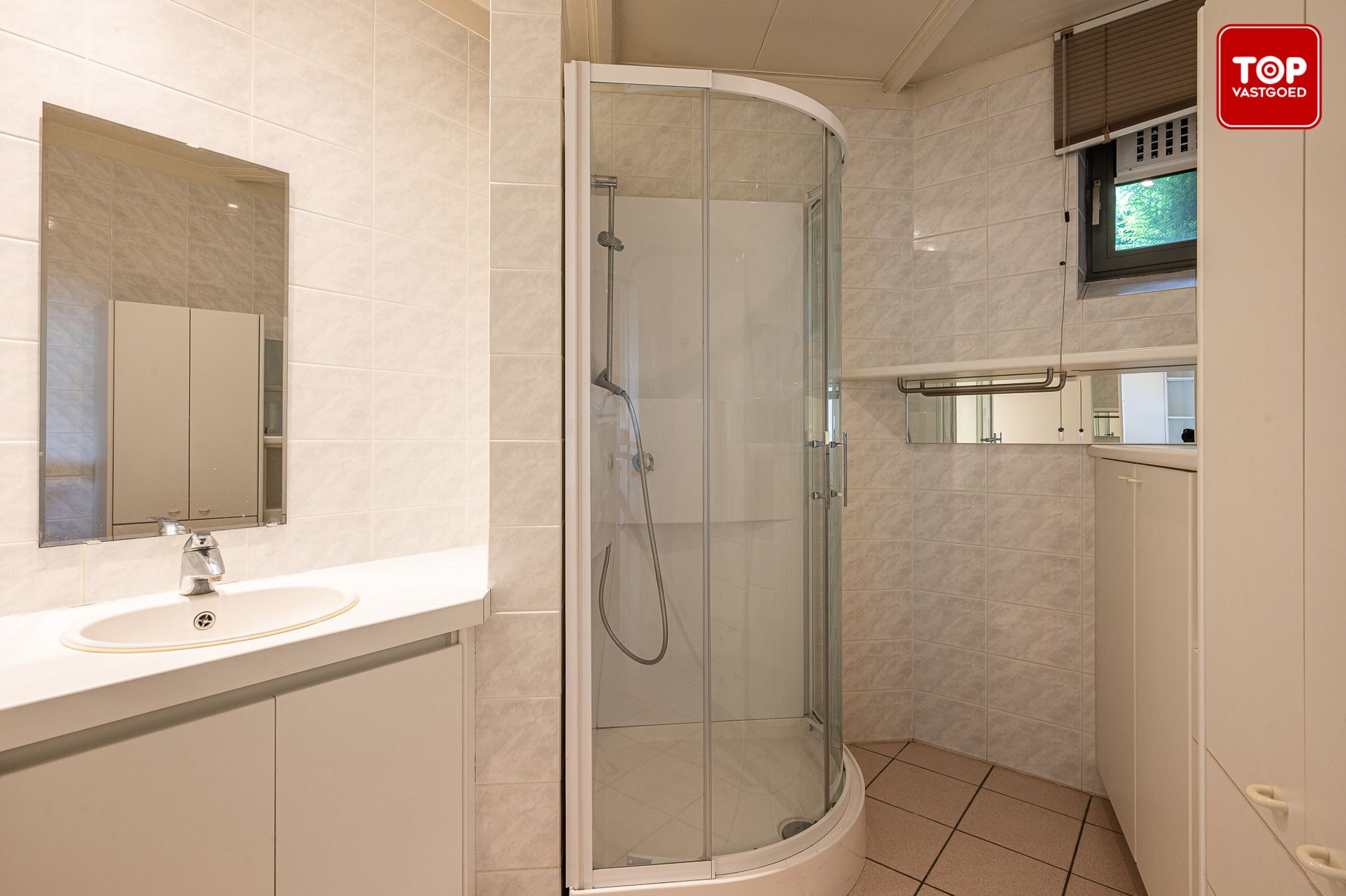 Open bebouwing een perceel van 690m² met mooie tuin en garage.  foto 23