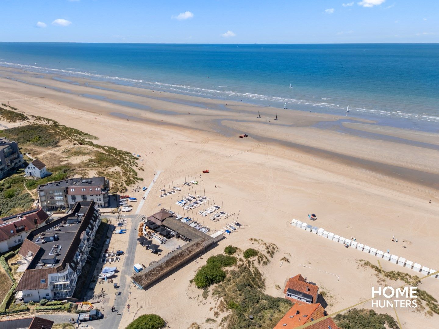 Uniek 2 slaapkamer appartement met zicht op zee en duinen foto 3