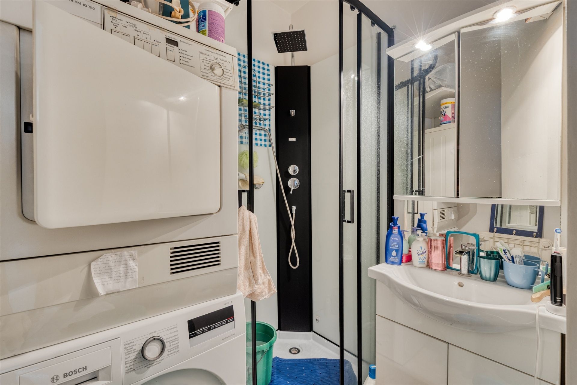 IN OPTIE !!! Opbrengsteigendom met 2 appartementen + 6 autostallingen foto 20