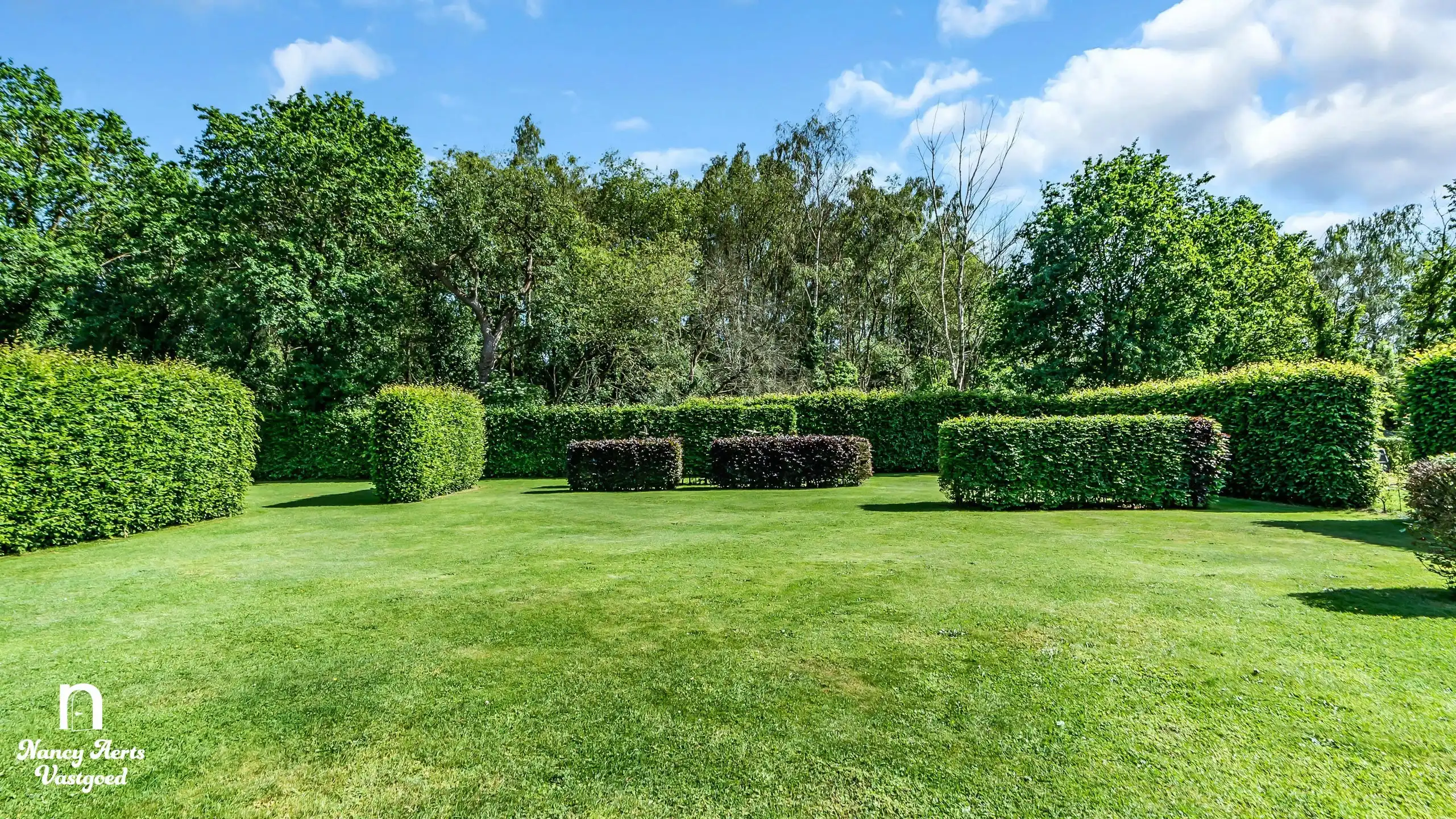 Luxe villa met karakter en hedendaags comfort in het groen foto 30