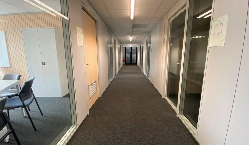Volledig vernieuwde kantoren te huur in Zwijnaarde foto 6