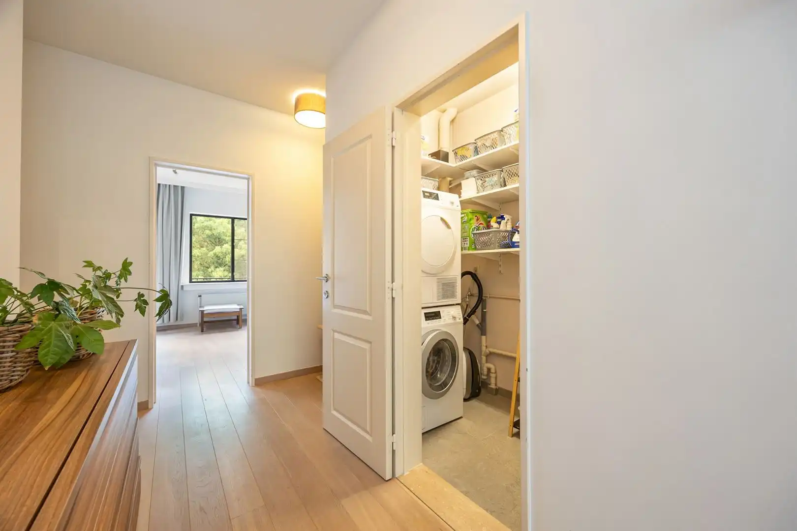 Verzorgd en ruim appartement met 2 slk en garagebox. foto 12