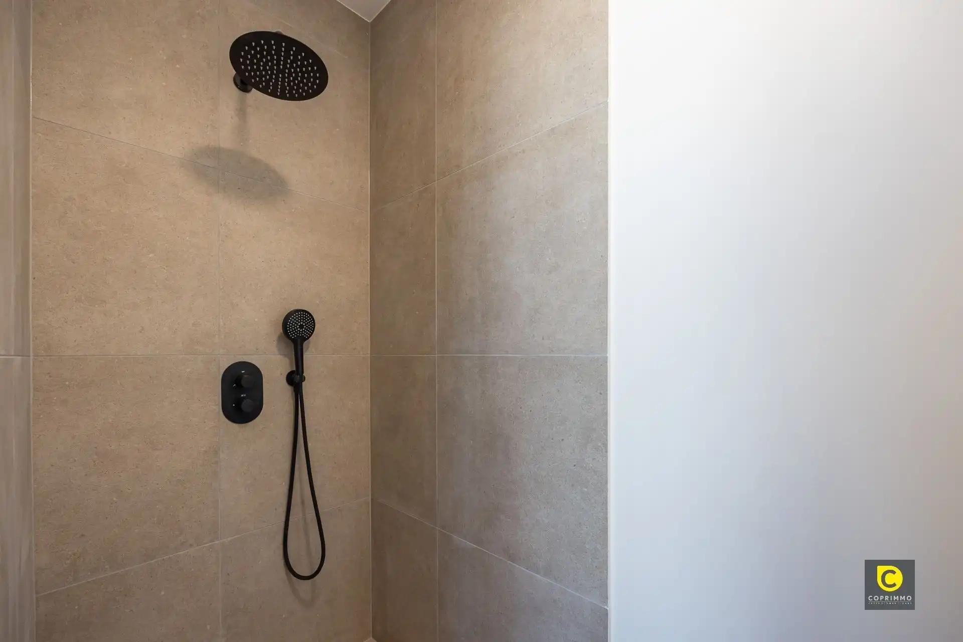 luxueus nieuwbouw penthouse met giga terras foto 15