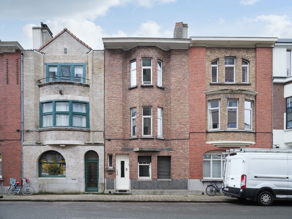 Omgeving Muinkpark – Te renoveren woning met bijzonder veel potentieel op wandelafstand van het bruisende stadscentrum. foto 1