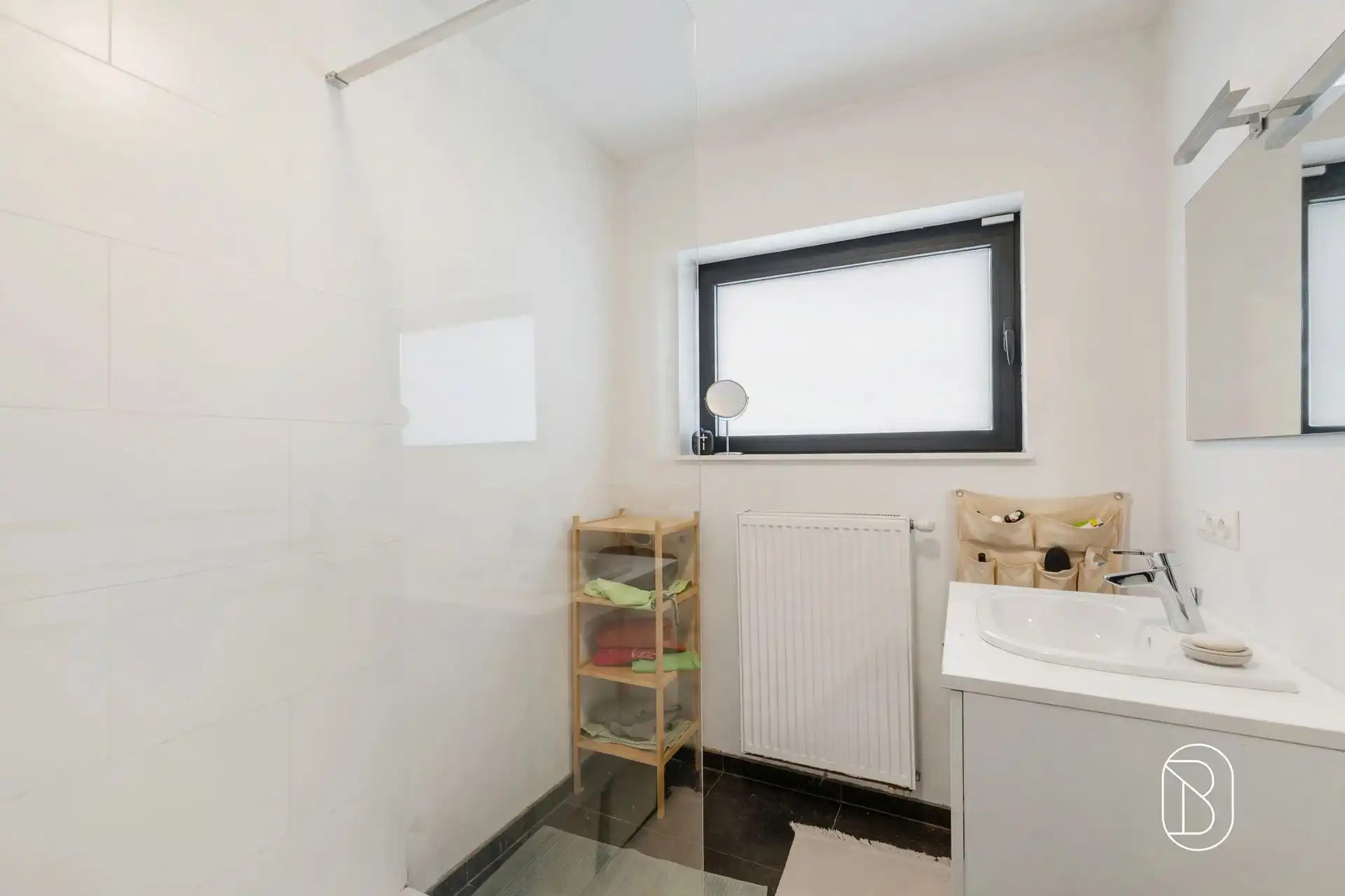 Topgelegen gelijkvloers appartement met 2 slk, tuin + aparte garagebox foto 12