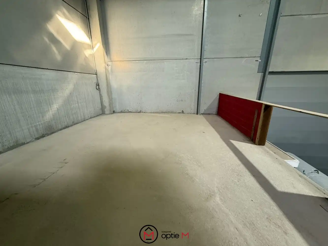GOED GELEGEN MAGAZIJN MET SANITAIR EN BUREEL foto 13