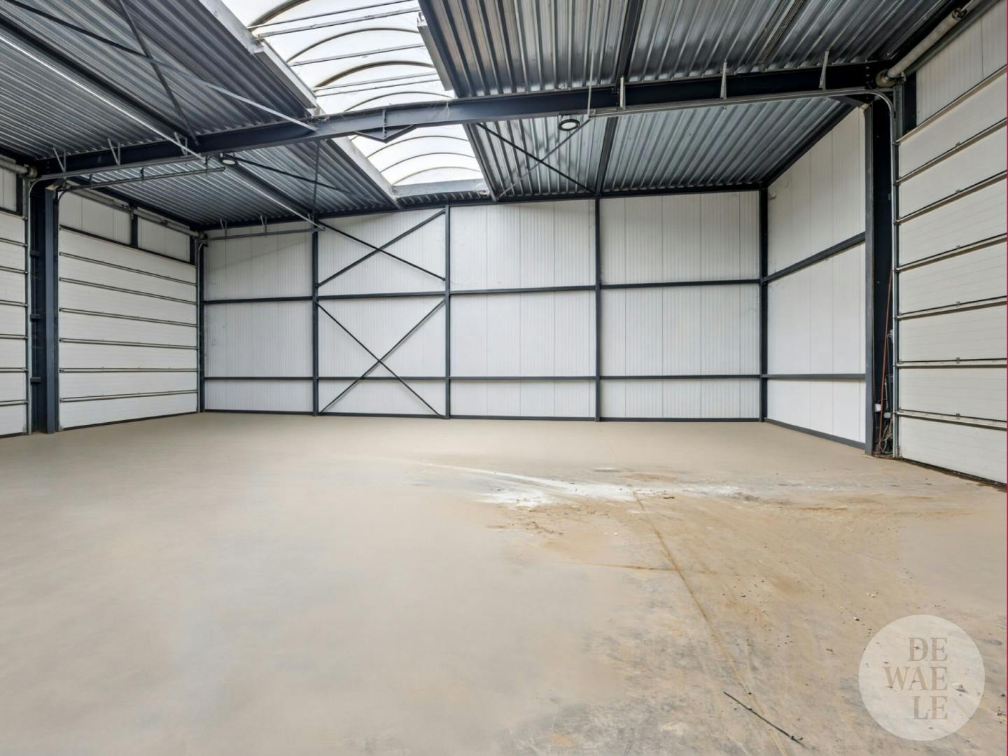 Unieke Combinatie: loods met casco woning te koop op Europark.  foto 2