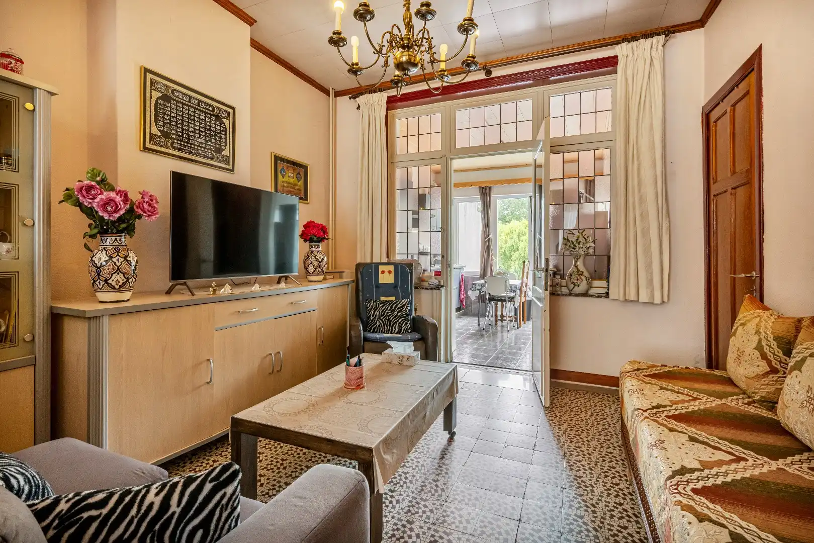 Verzorgde stadswoning met zicht over de Dendervalei foto 8