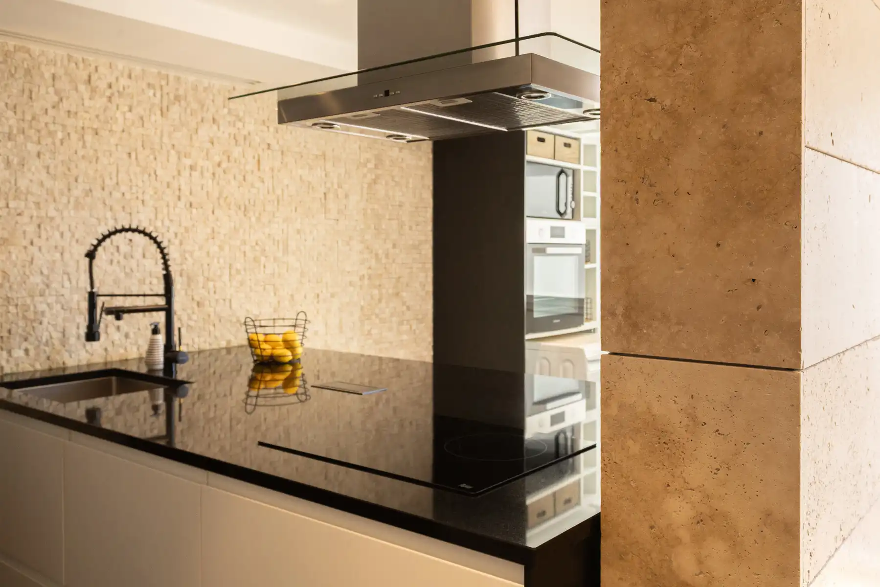 Lichtrijk en modern appartement met 2 slaapkamers foto 3