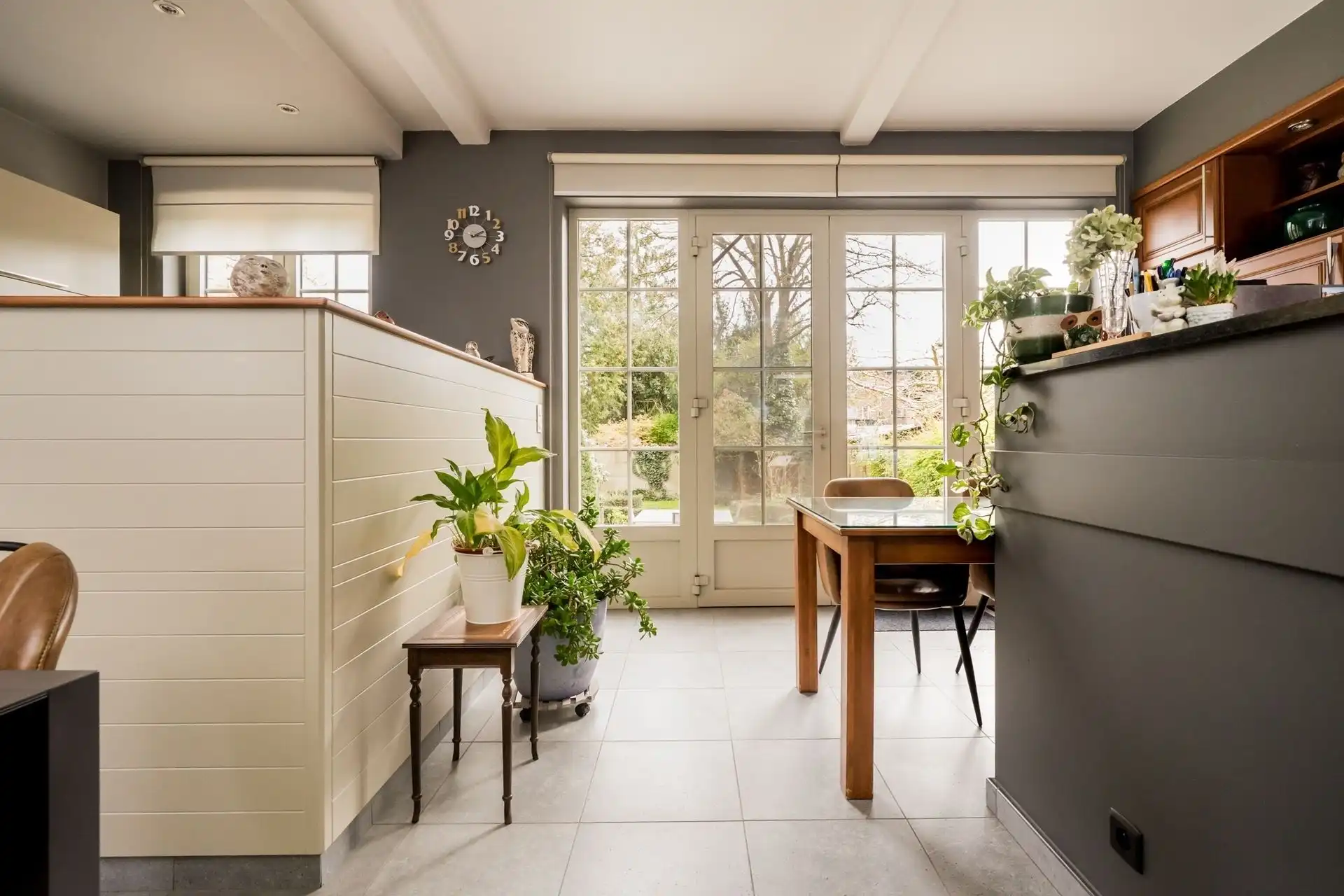 Ruime karaktervolle woning met 6 slpks en tuin! foto {{pictureIndex}}