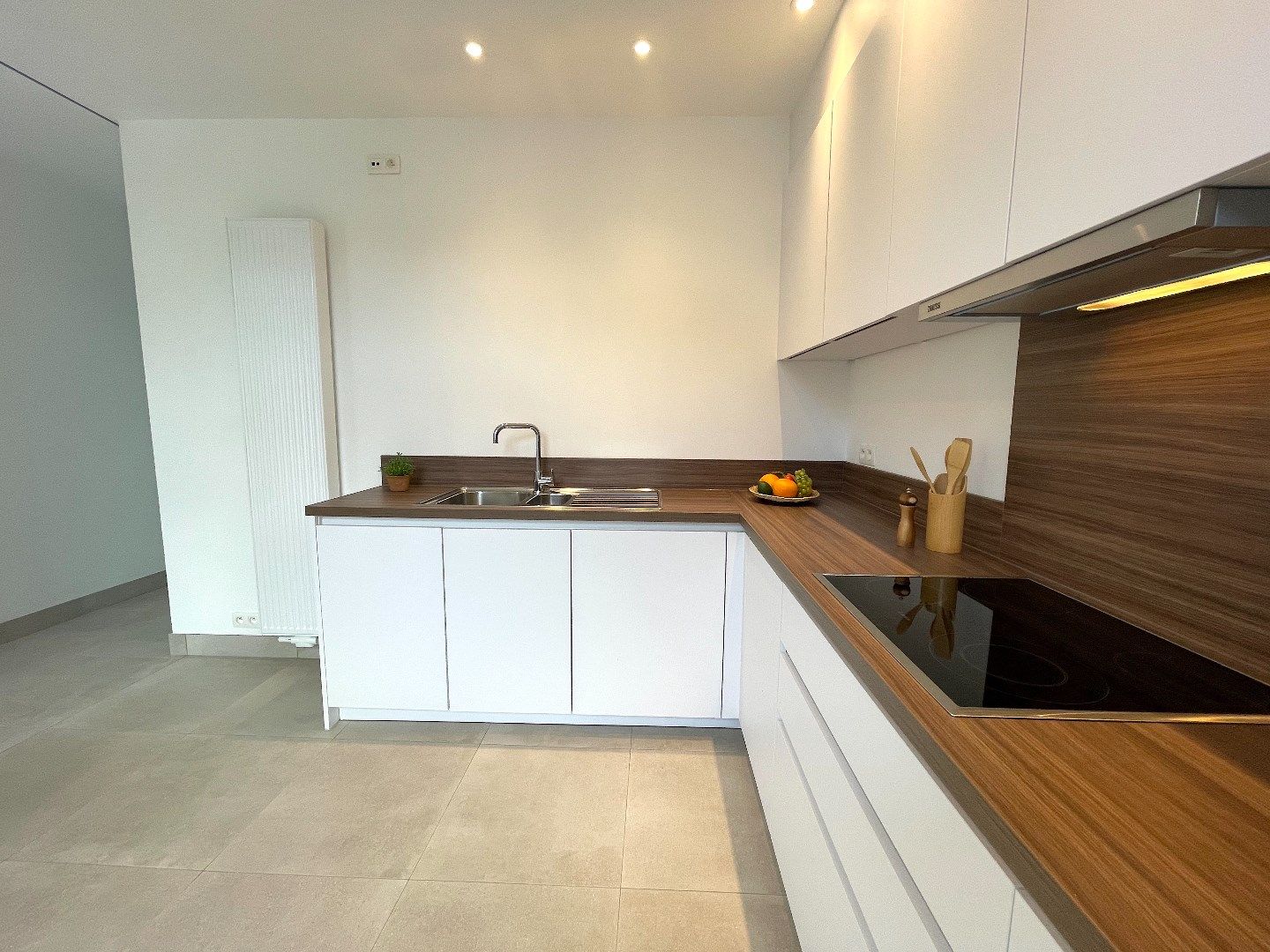 Prachtige, gerenoveerde woning met 3 slaapkamers en grote tuin! foto 3