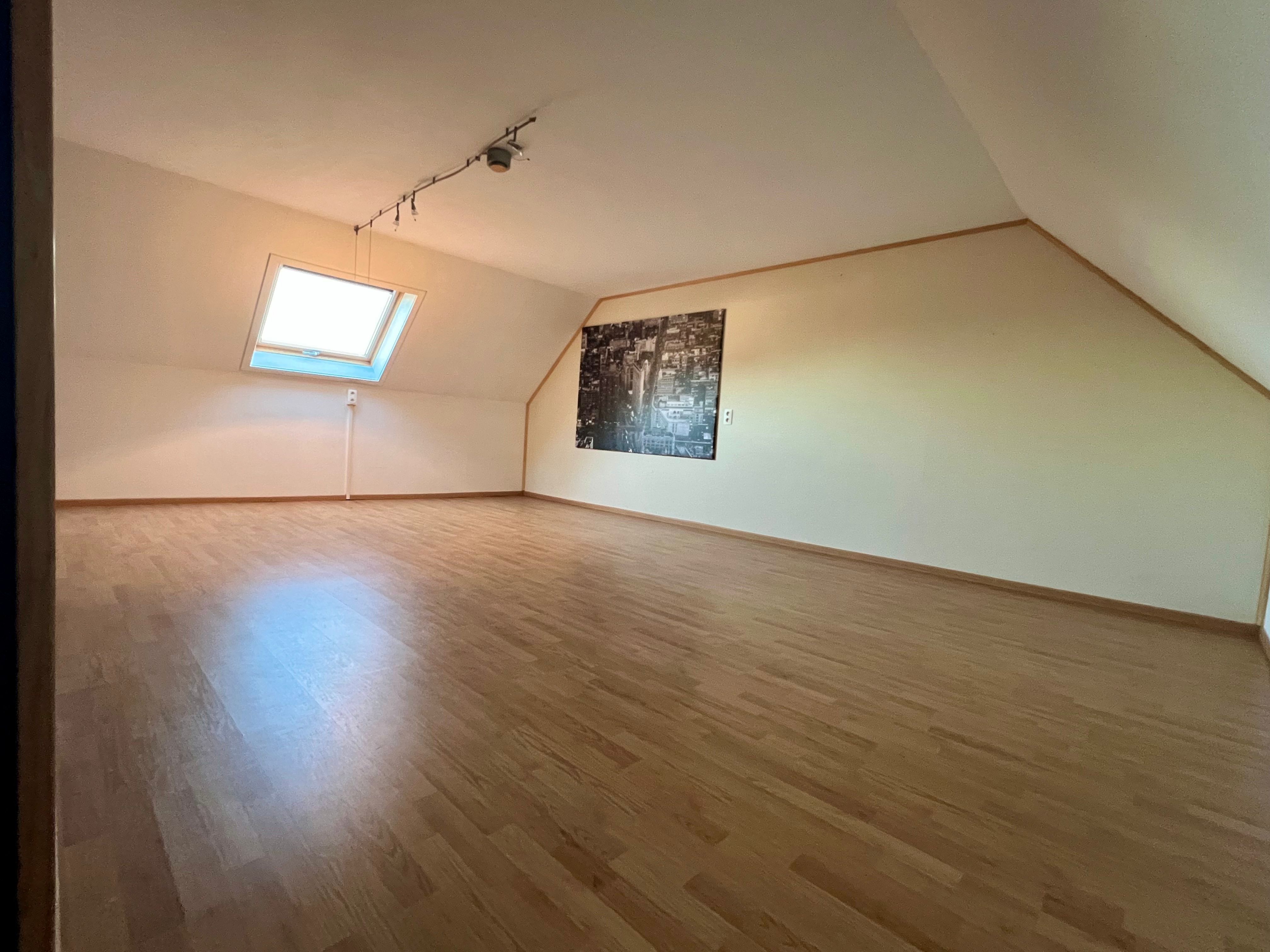 Gesloten bebouwing met 3 slaapkamers & inpandige garage centrum Eeklo foto 6