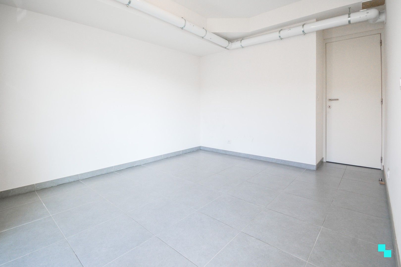 Instapklaar, energiezuinig appartement met staanplaats te Roeselare foto 19