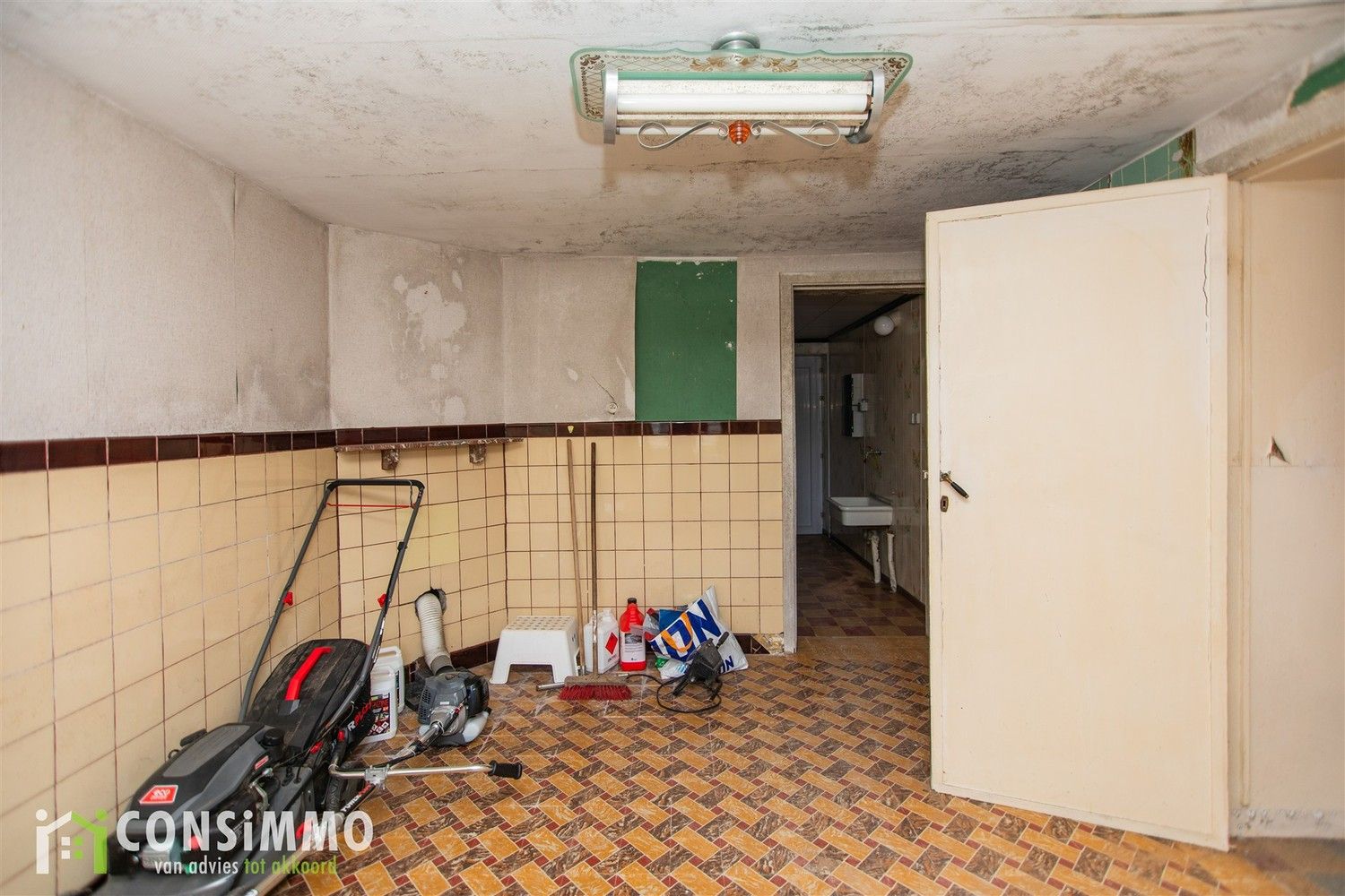 Te renoveren gezinswoning met loods en kantoorruimte op zichtlocatie in Sint-Truiden foto 21