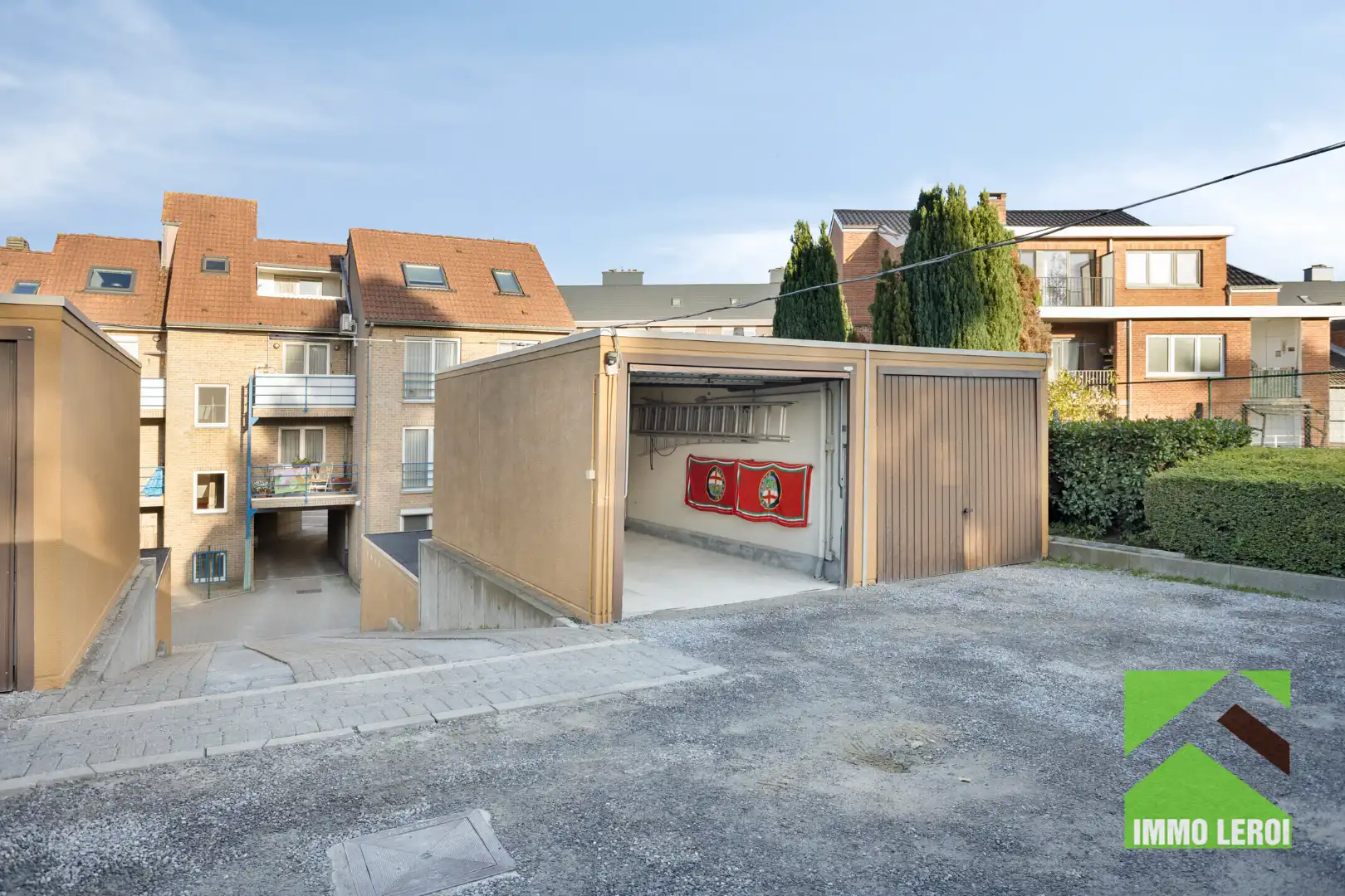 Gezellig ingericht appartement met garage en tuin foto 14
