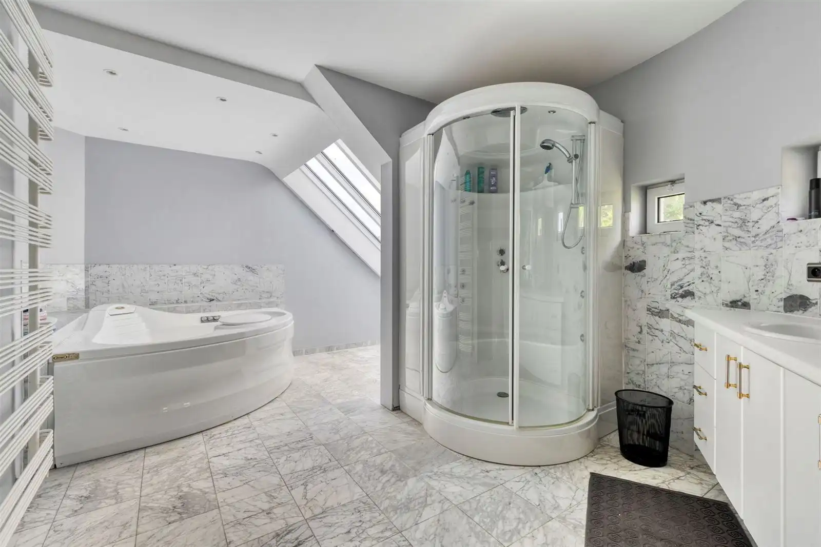 Ruime villa te huur op rustige locatie foto 21