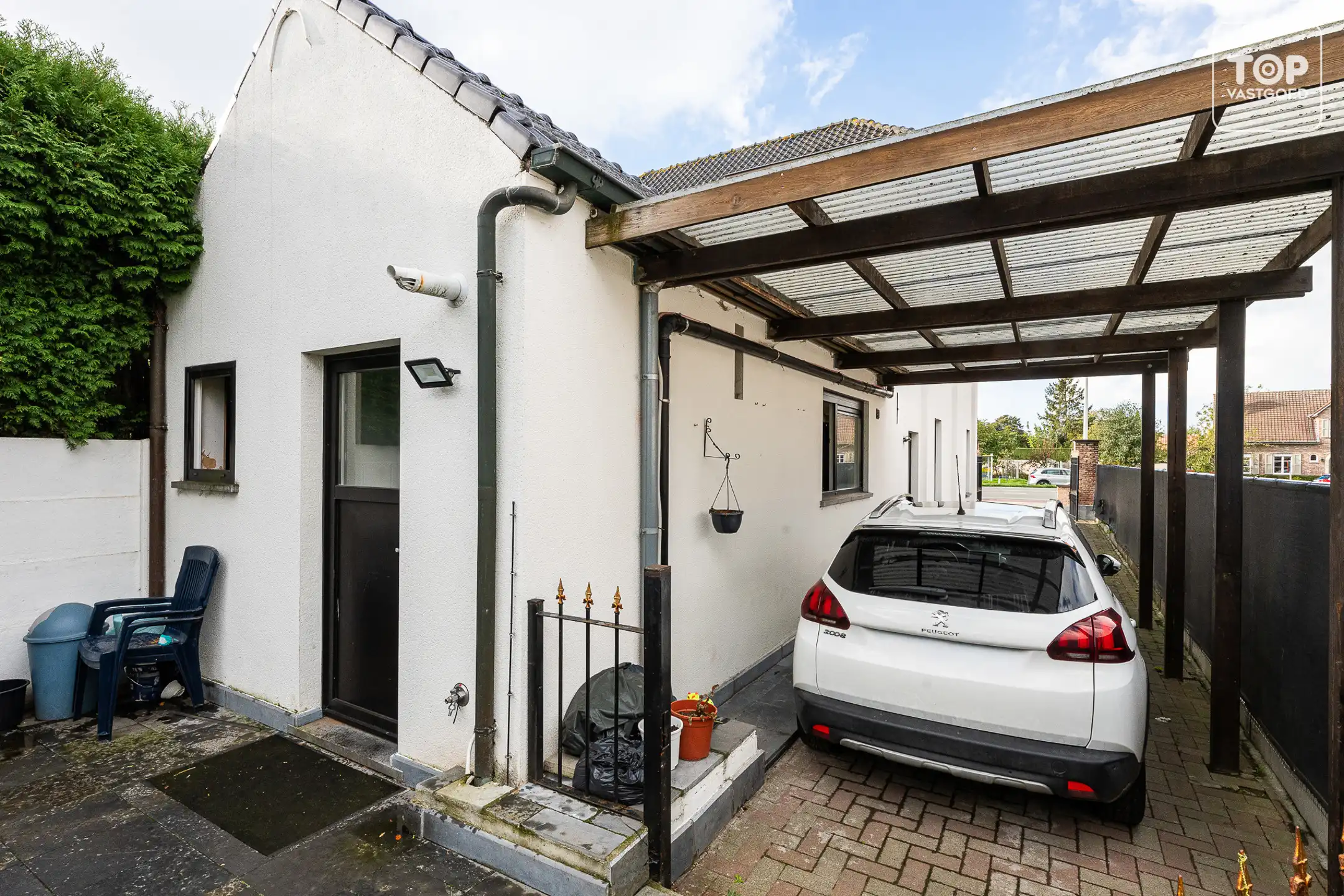 Karaktervolle half open woning met mooie gevel.  foto 28