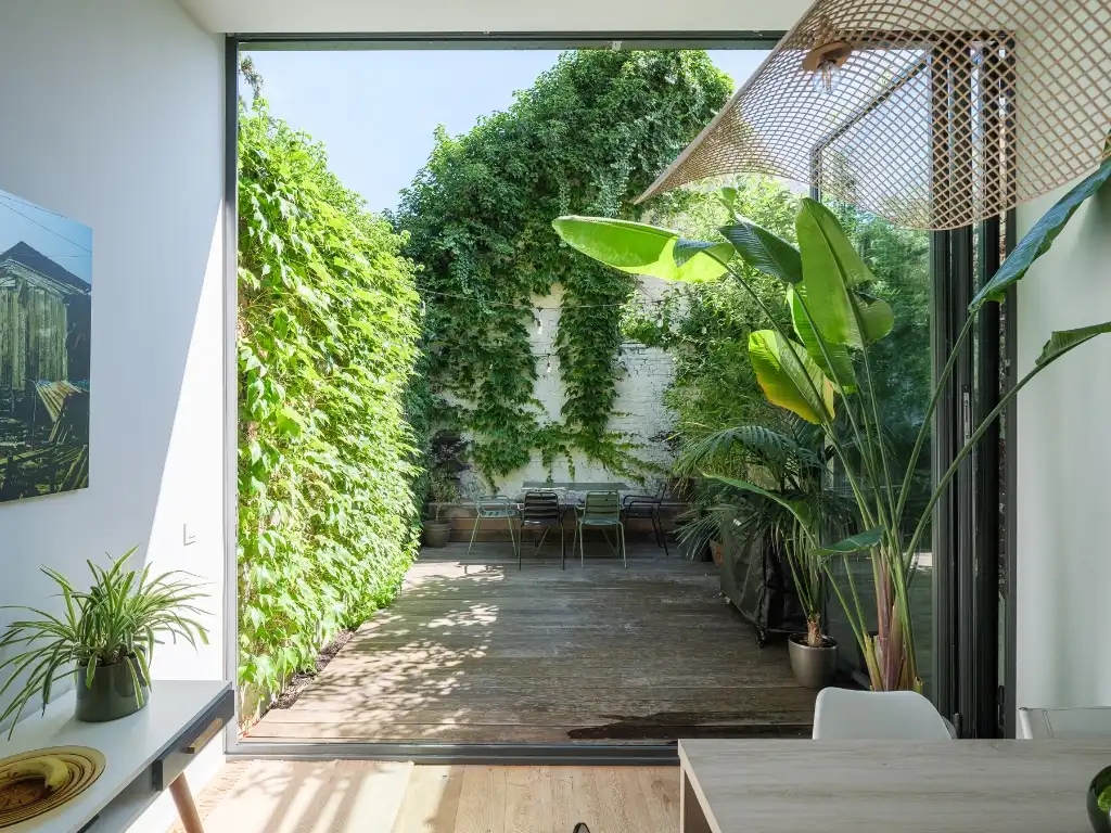 Opportuniteit - omgeving Visserij. Instapklare en unieke burgerwoning met split-levels, &nbsp;3slpk’s + bureauruimte en aangename stadstuin op een zeer gegeerde locatie te Gent. foto 2