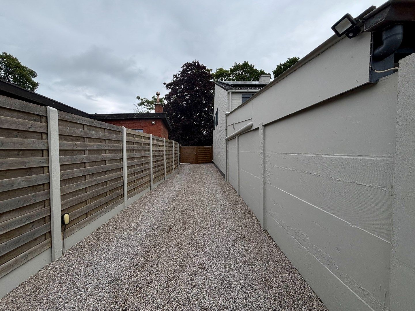 Ruime verzorgde half open woning met tuin en garage. foto 22