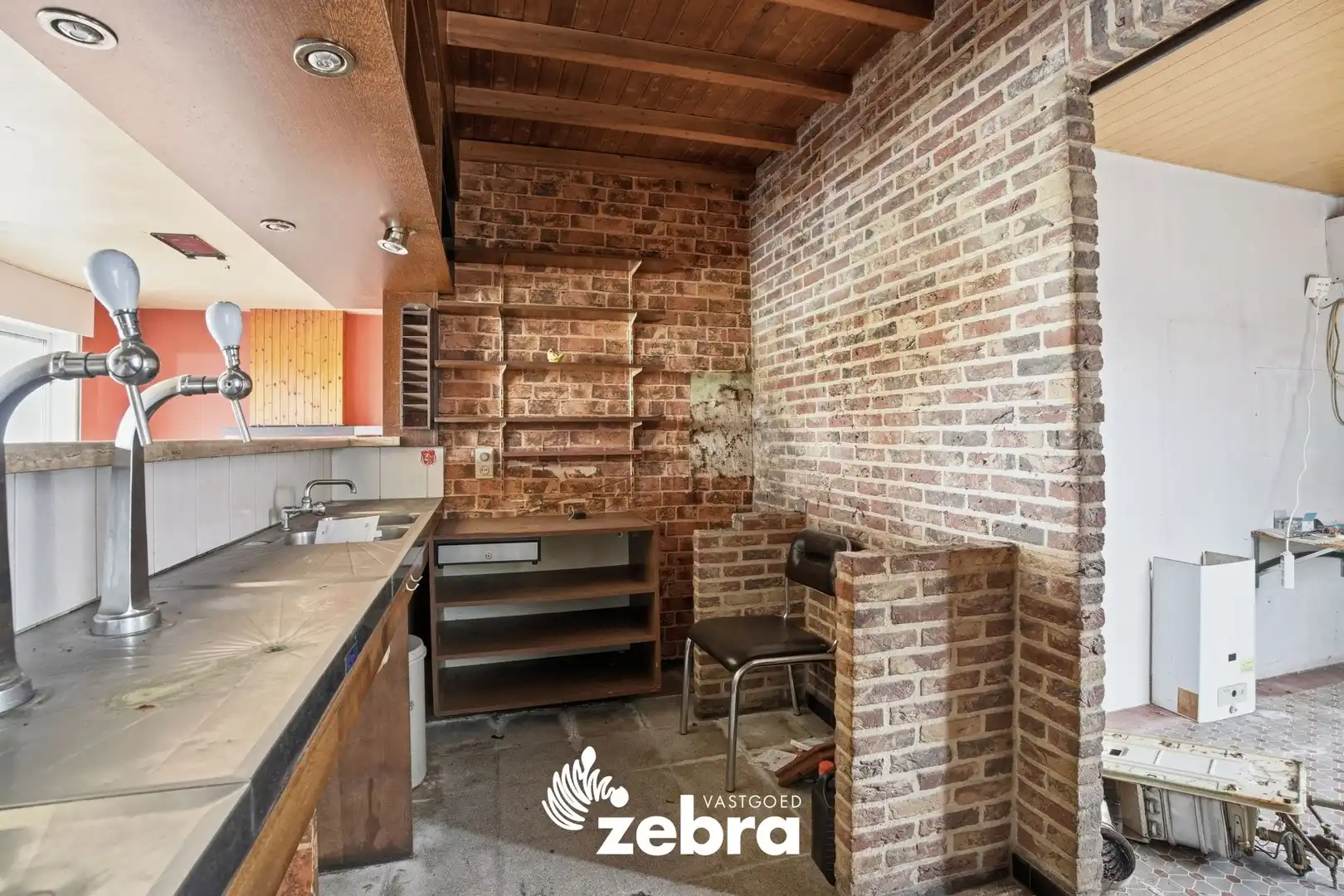 Te renoveren woning op een rustige ligging te Zwevezele! foto 11