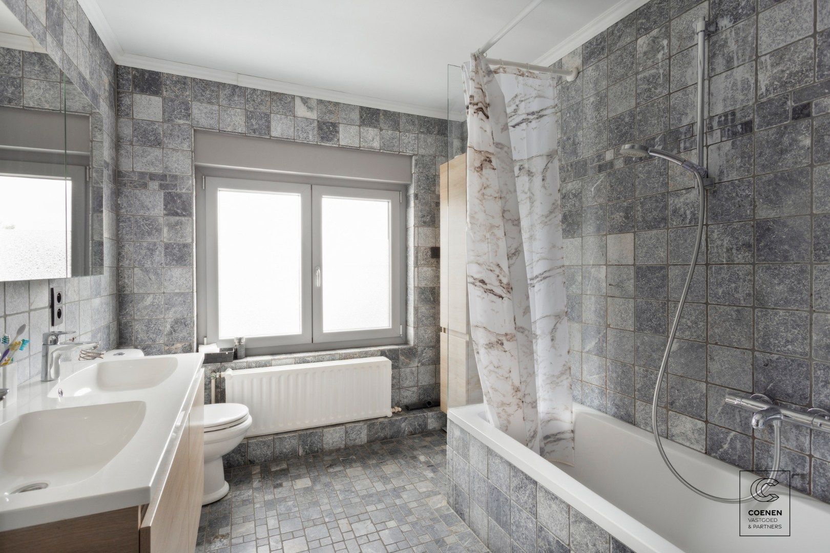 Zeer ruime en instapklare woning met een bew opp van 181 m², 4 ruime slpk's en zeer leuke, zonnige tuin met prachtig uitzicht! foto 13