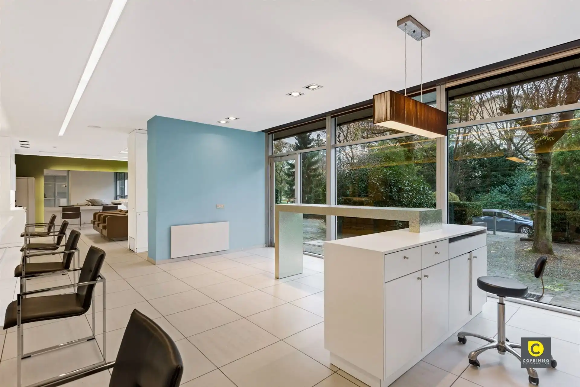 Handelsruimte op centrale locatie foto 5