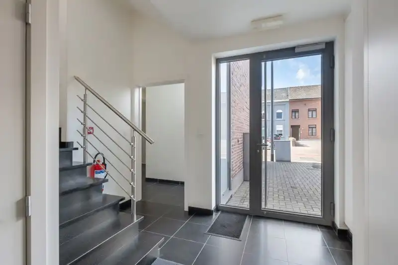 Gelijkvloers appartement met 2 slaapkamers, autostaanplaats en terras foto 3