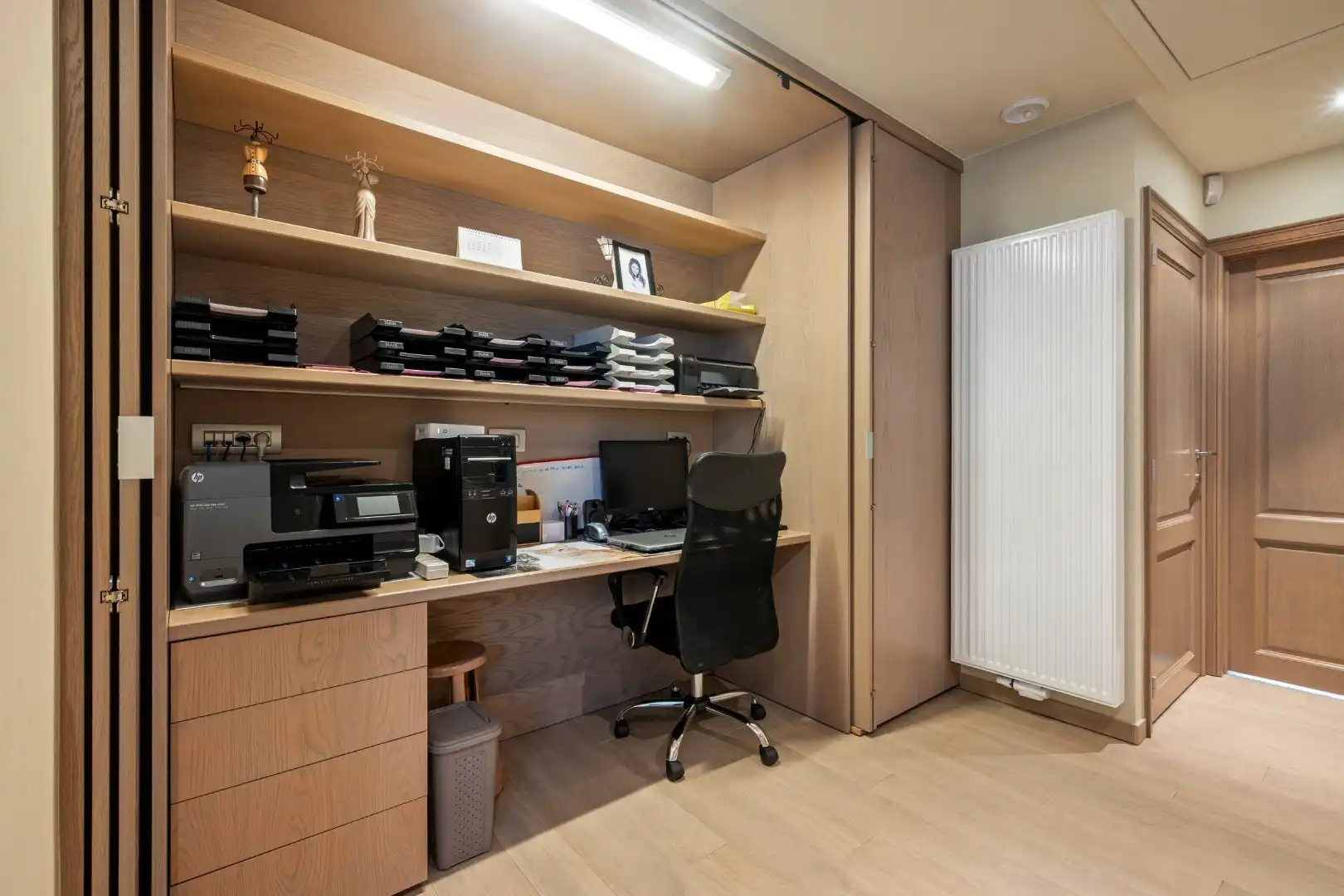 Recente halfopen woning met 3 slaapkamers, lift, garage en tuin op topligging in Ieper foto 22