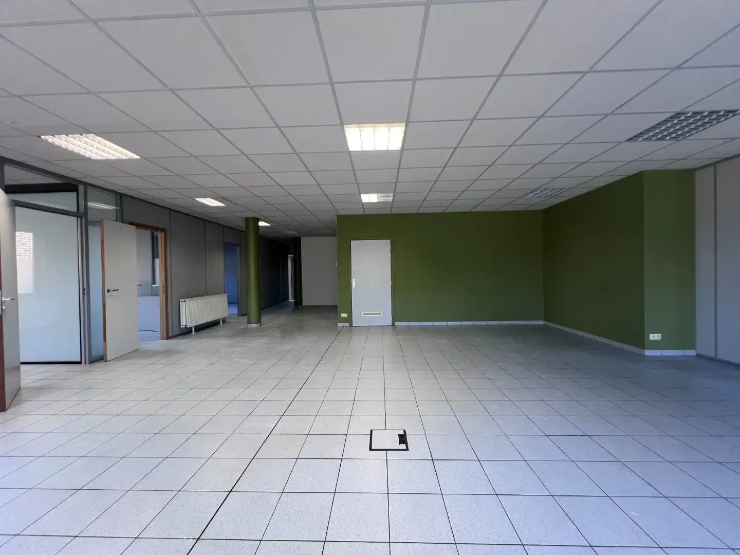 Commercieel handelspand met tal van mogelijkheden in het centrum van Lievegem foto 9