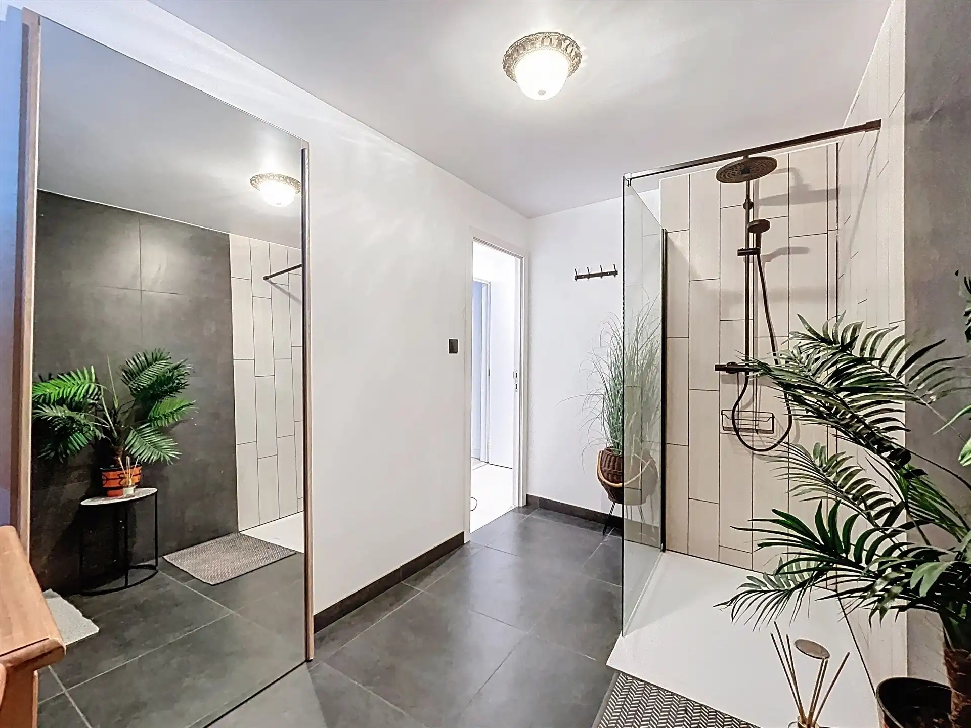 Gezeligge woning met 2 slaapkamers, volledig vernieuwd! foto 9