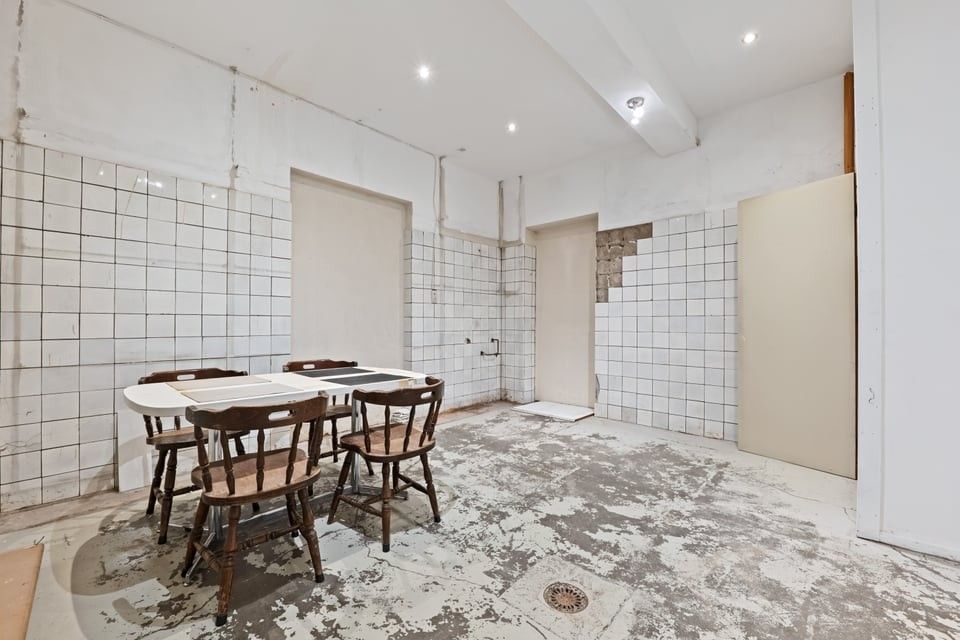 ICONISCH HANDELSPAND MET LUXUEUZE WOONST OP DE GROTE MARKT VAN SINT-TRUIDEN foto 40