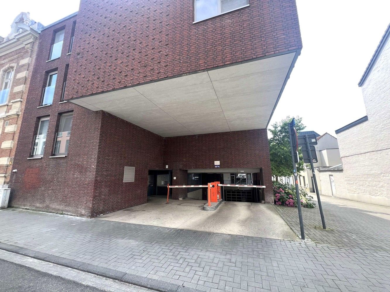 Uitstekend gelegen garage te koop in Leuven centrum foto 2