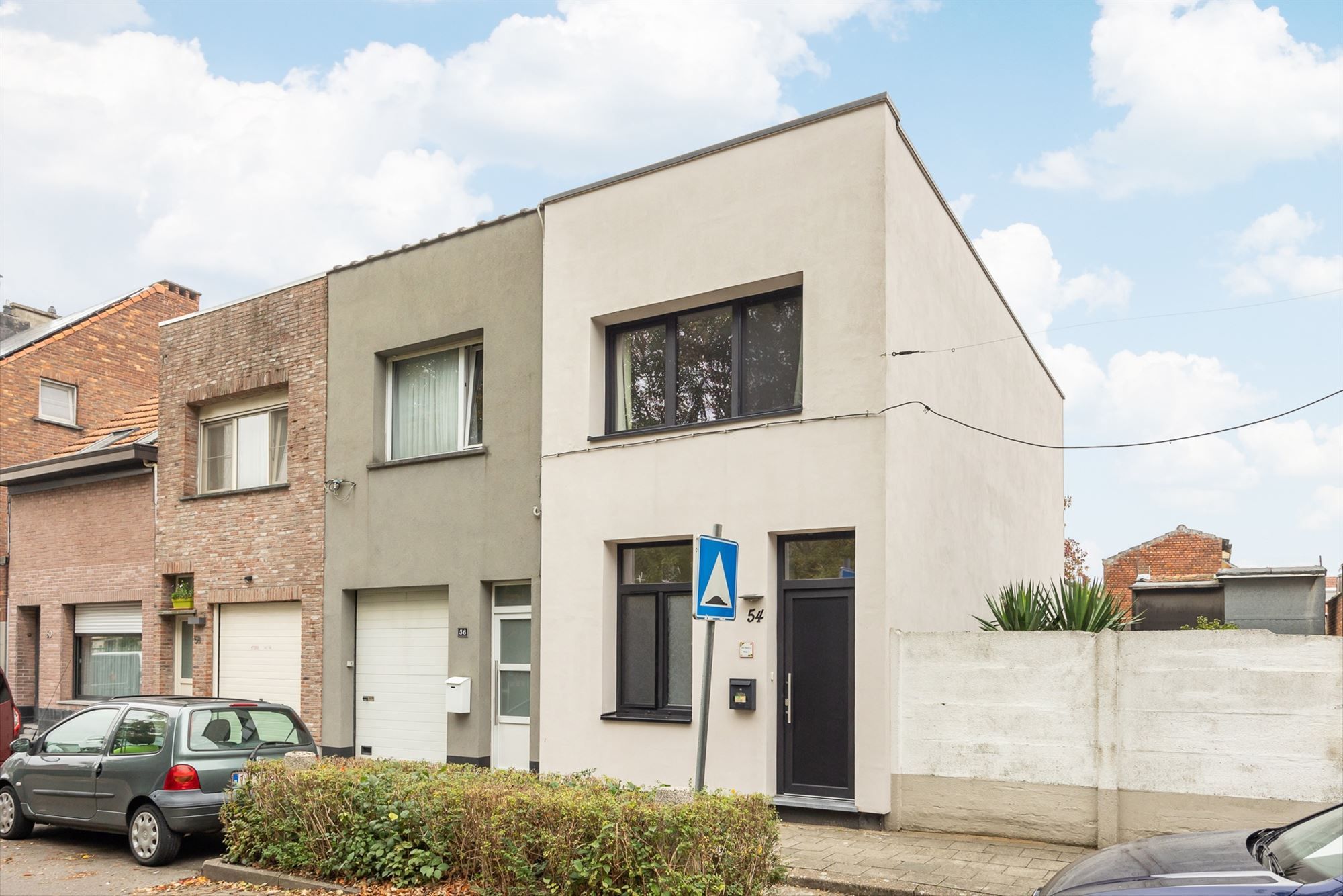 Modern gerenoveerde woning met 2 slpkmrs. en tuin foto 2
