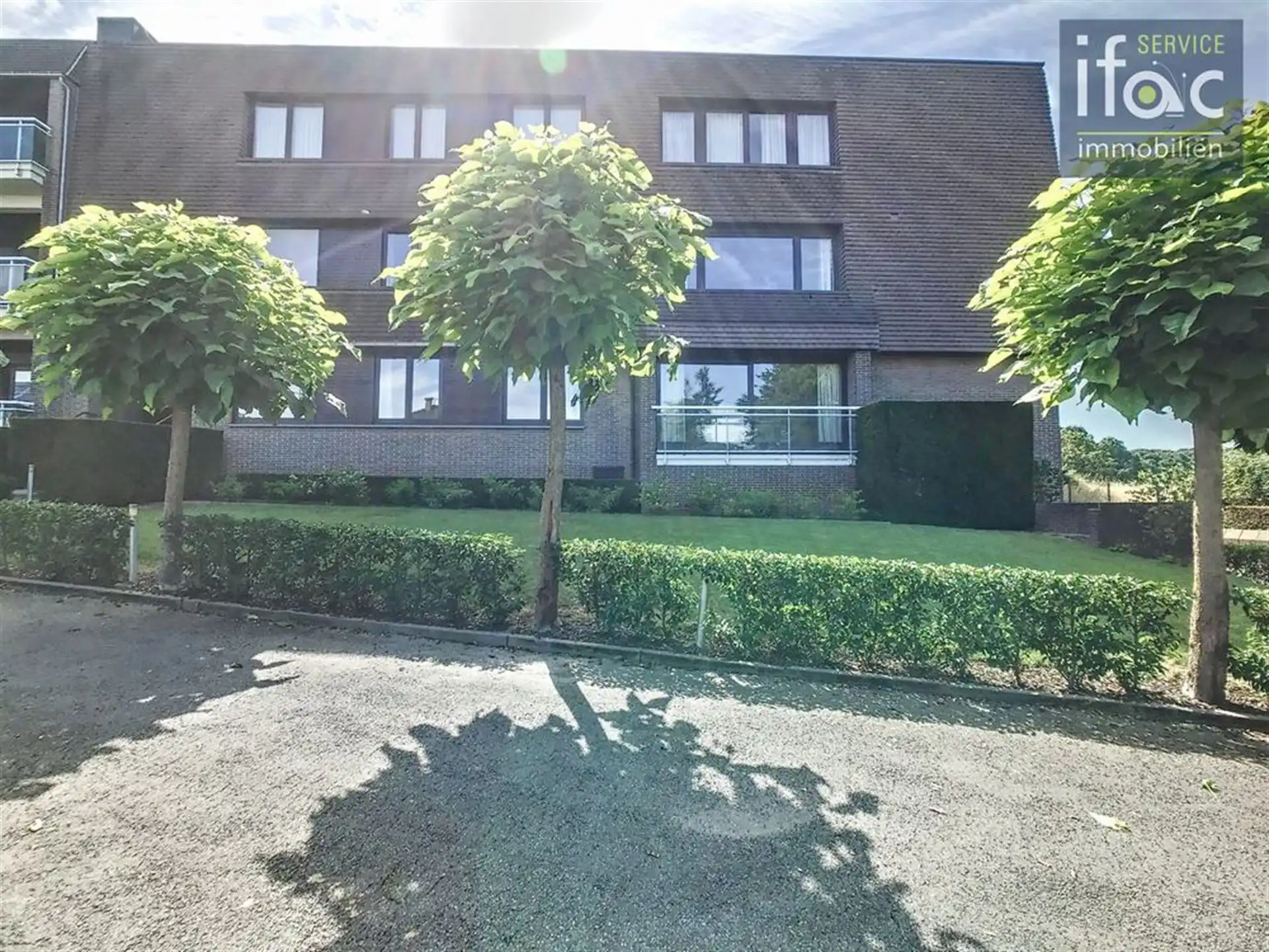 Ruim en klassevol gelijkvloers-appartement met 3 slaapkamers foto 22