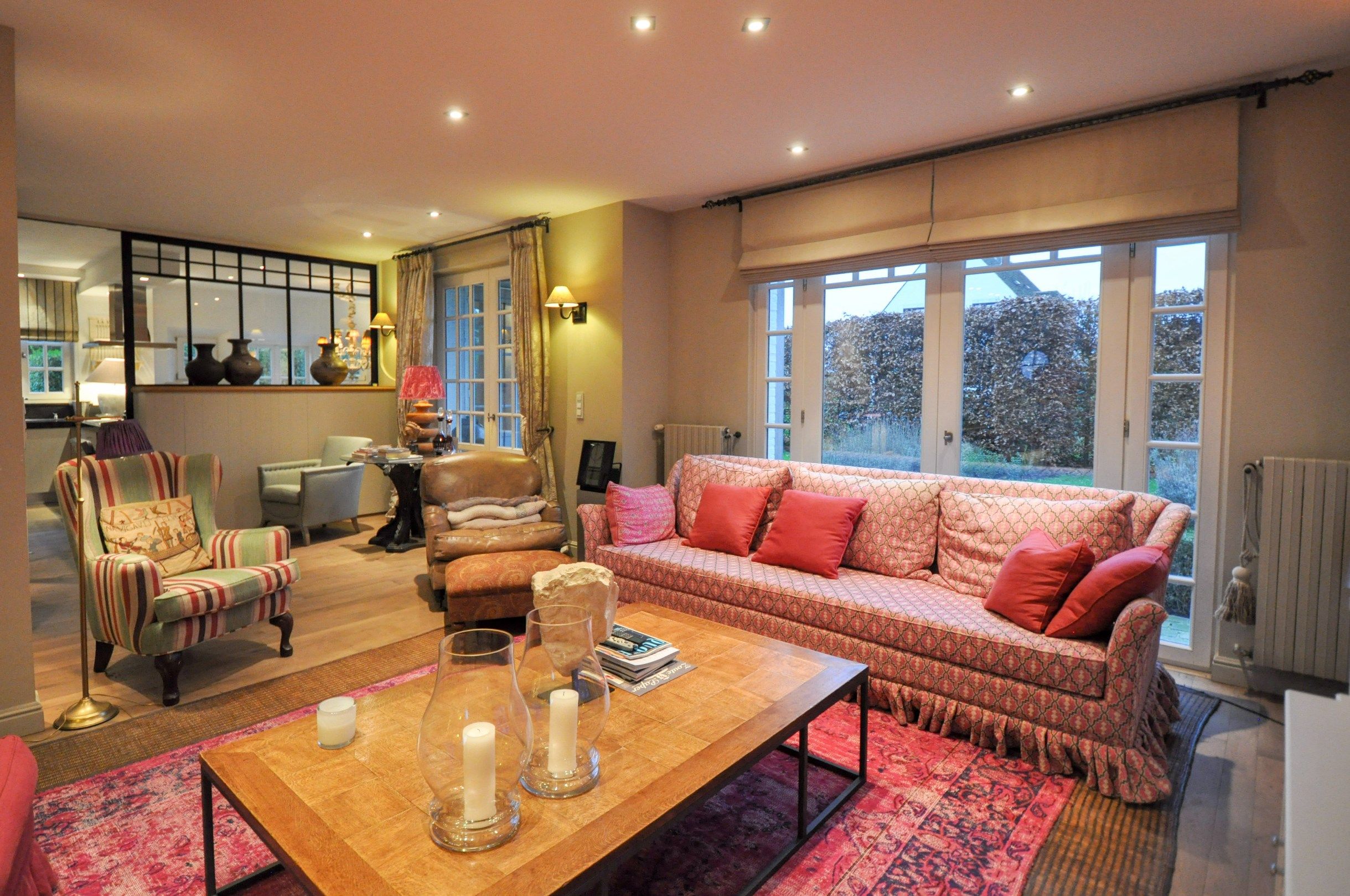 Charmante villa gelegen in een rustige residentiele wijk. foto 11