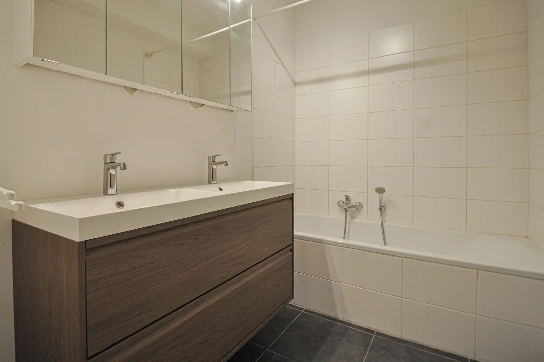 Centraal gelegen appartement met zijdelings zeezicht in het commercieel centrum. foto 13