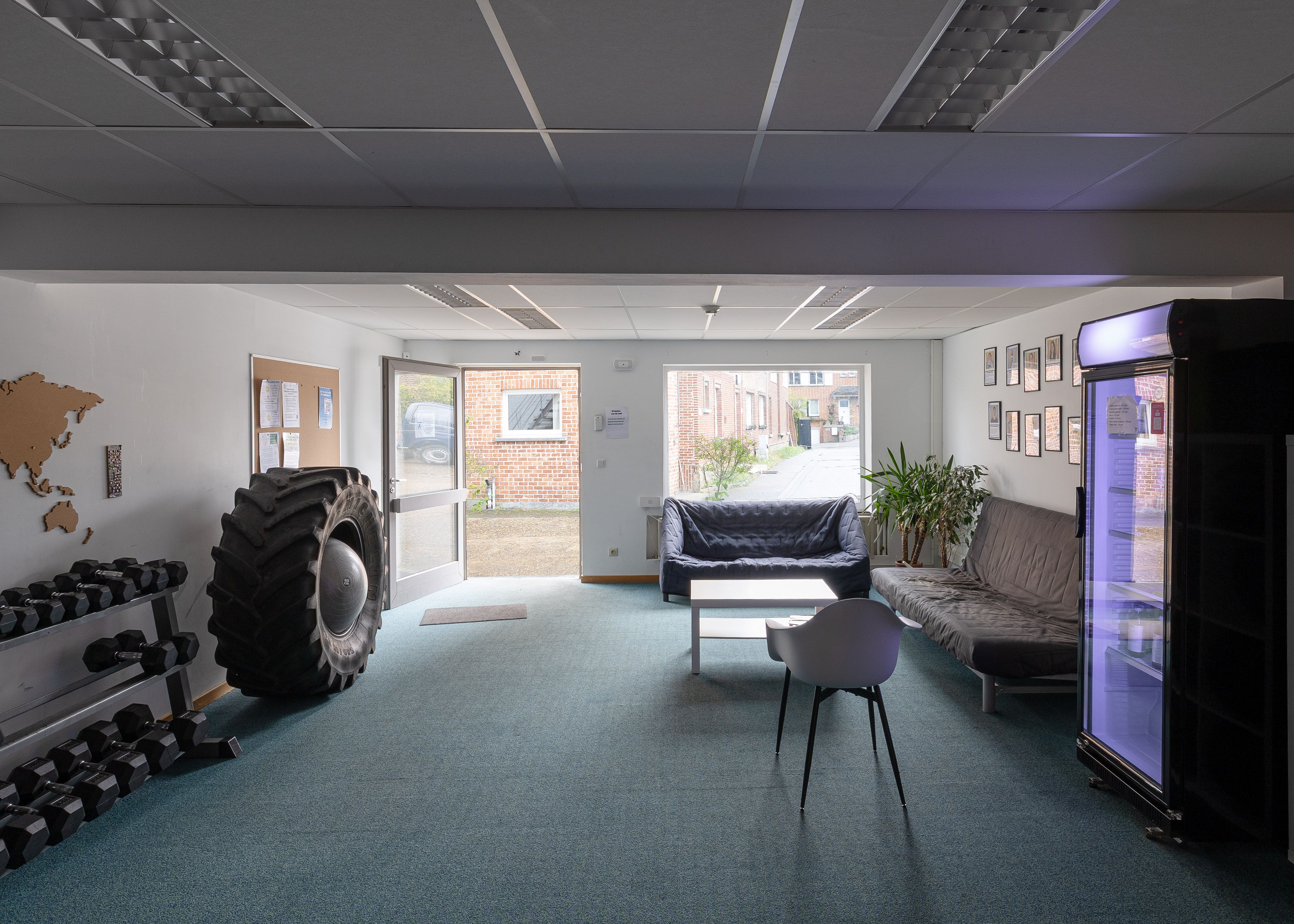 Loods + 5 vergunde woningen foto 6