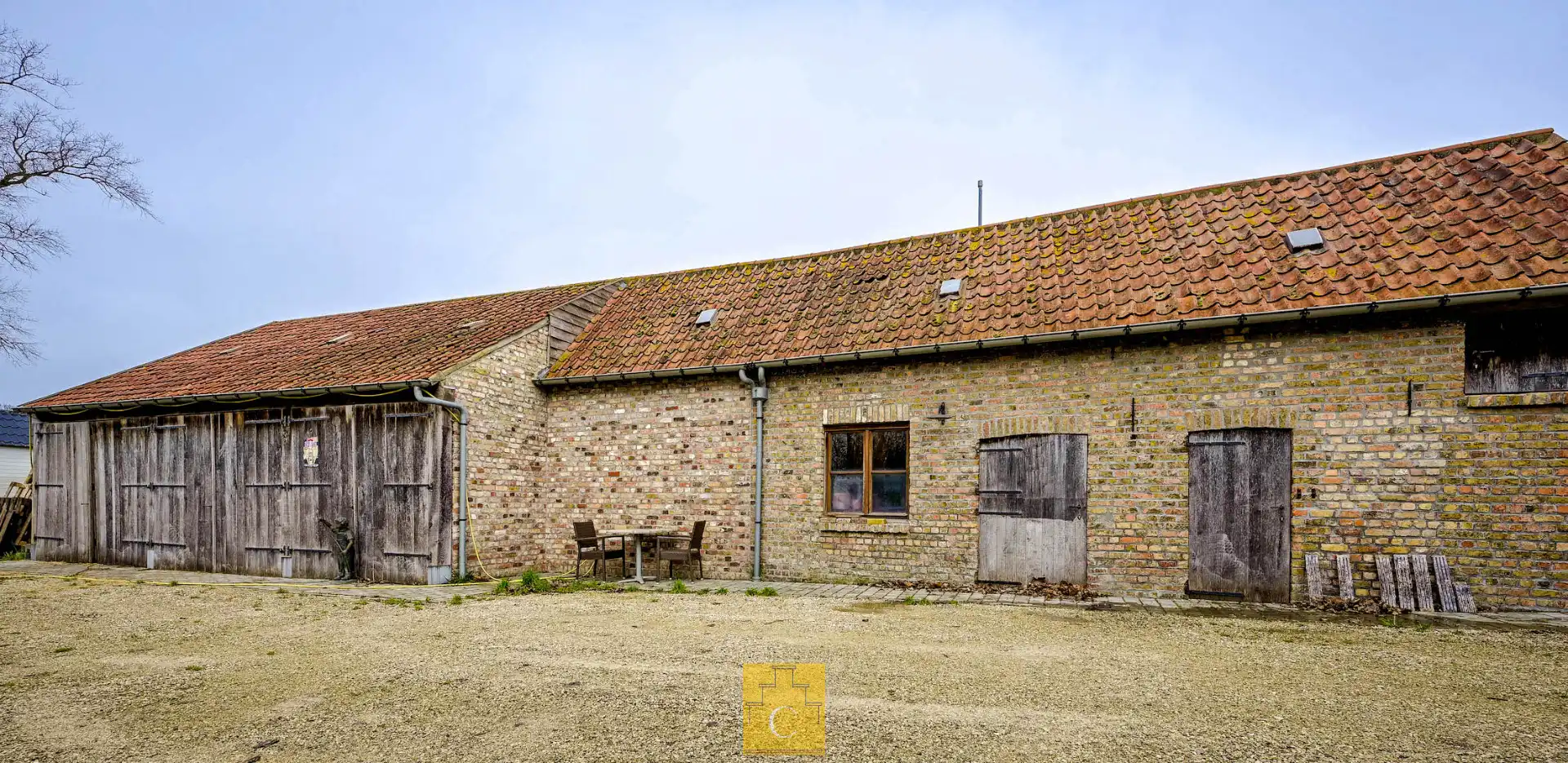 Uniek geheel van TWEE WONINGEN met bijgebouw, idyllisch gelegen aan de vaart foto 6
