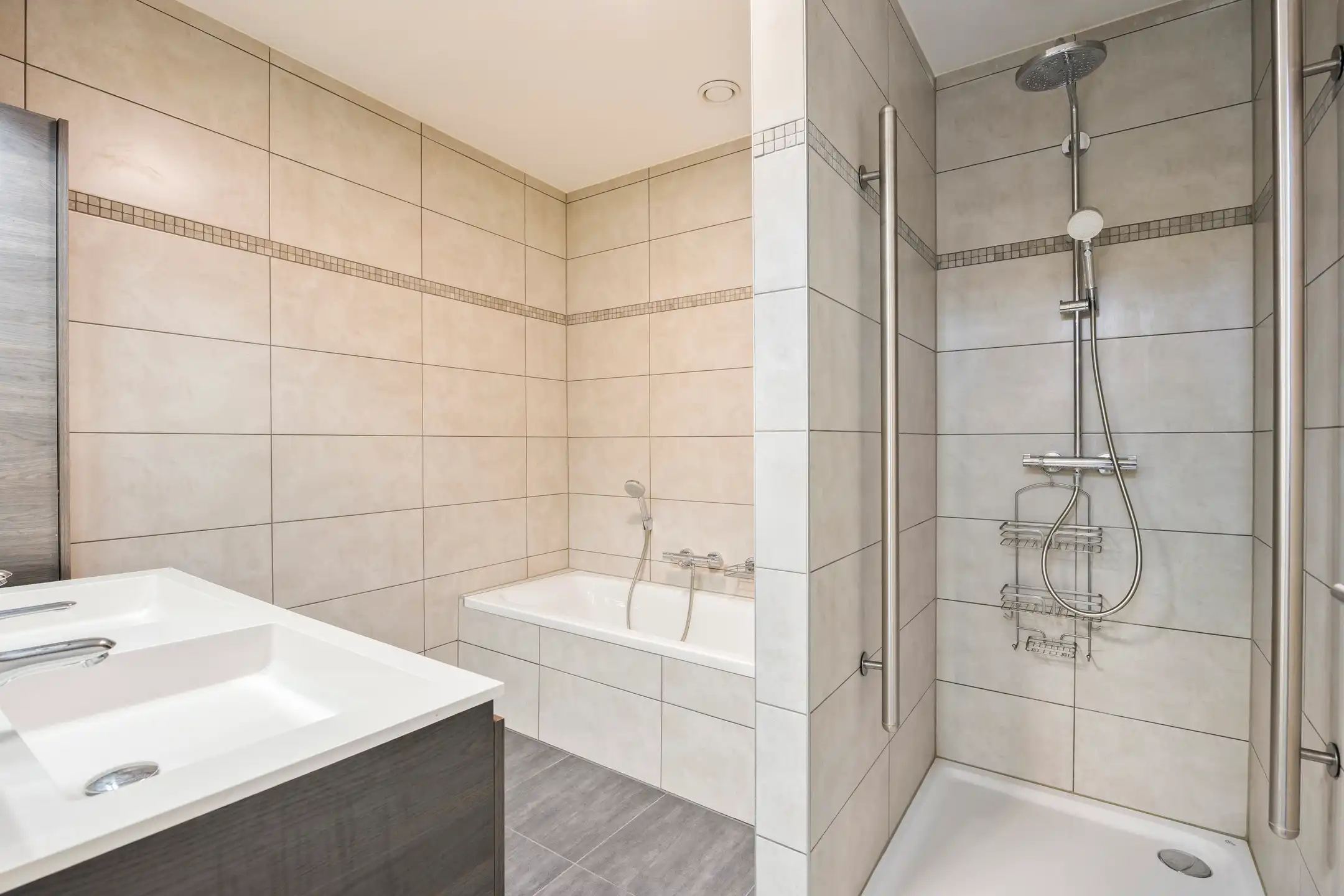 Energiezuinig APPARTEMENT van bj 2018 van 104 m² gelegen op 2de  verdiep, lift,  mooie leefruimten, 2 slaapkamers en garage op gelijkvloers. foto 14