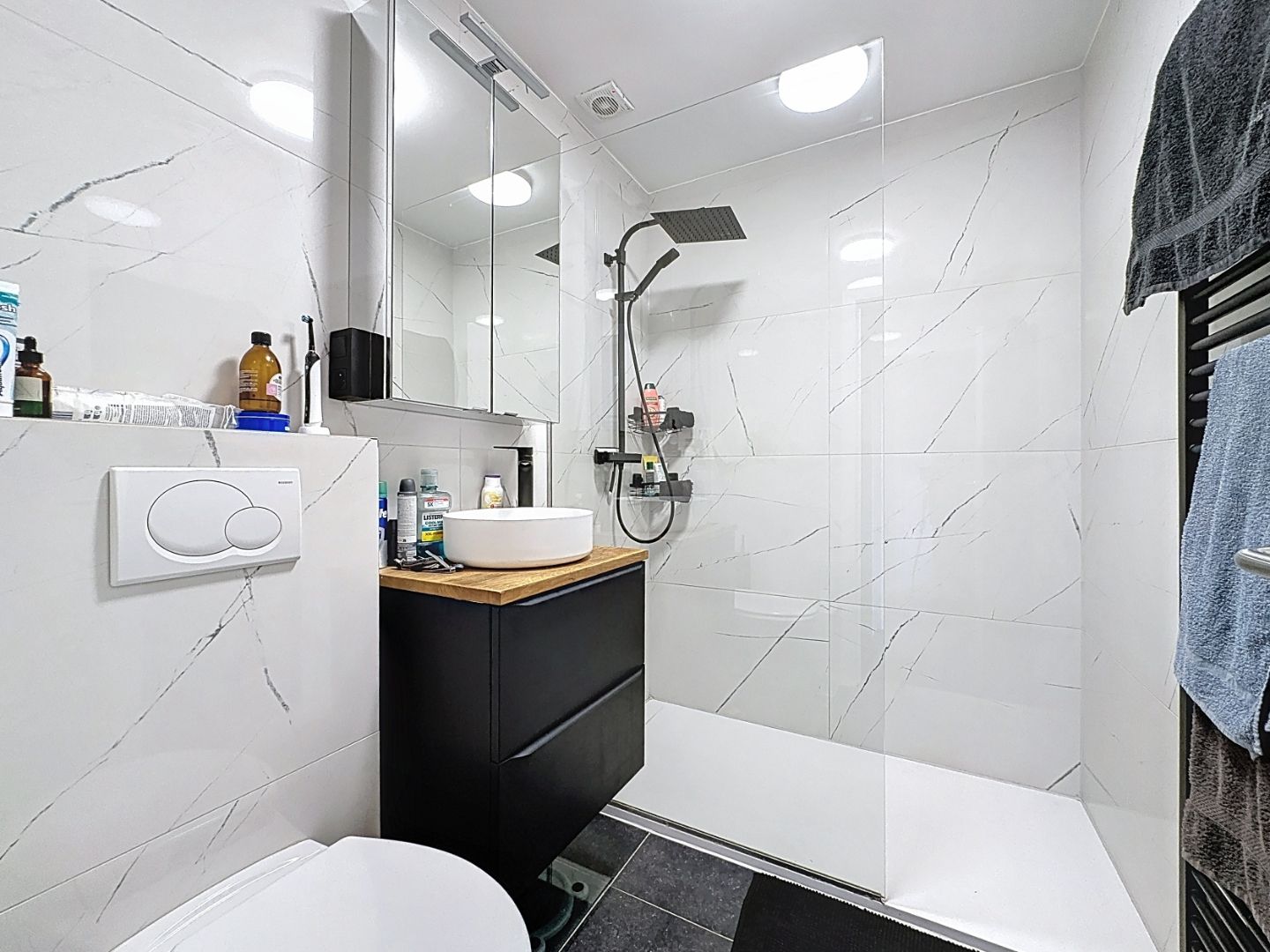 Ruim appartement met private tuin. foto 5