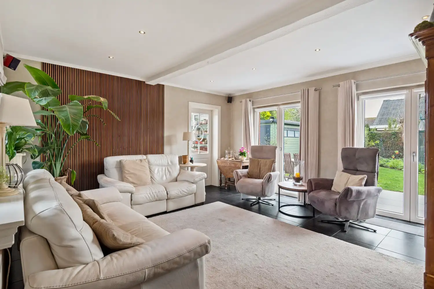 Instapklare laagbouwwoning met zonnige tuin in rustige straat te Hoevenen foto 9