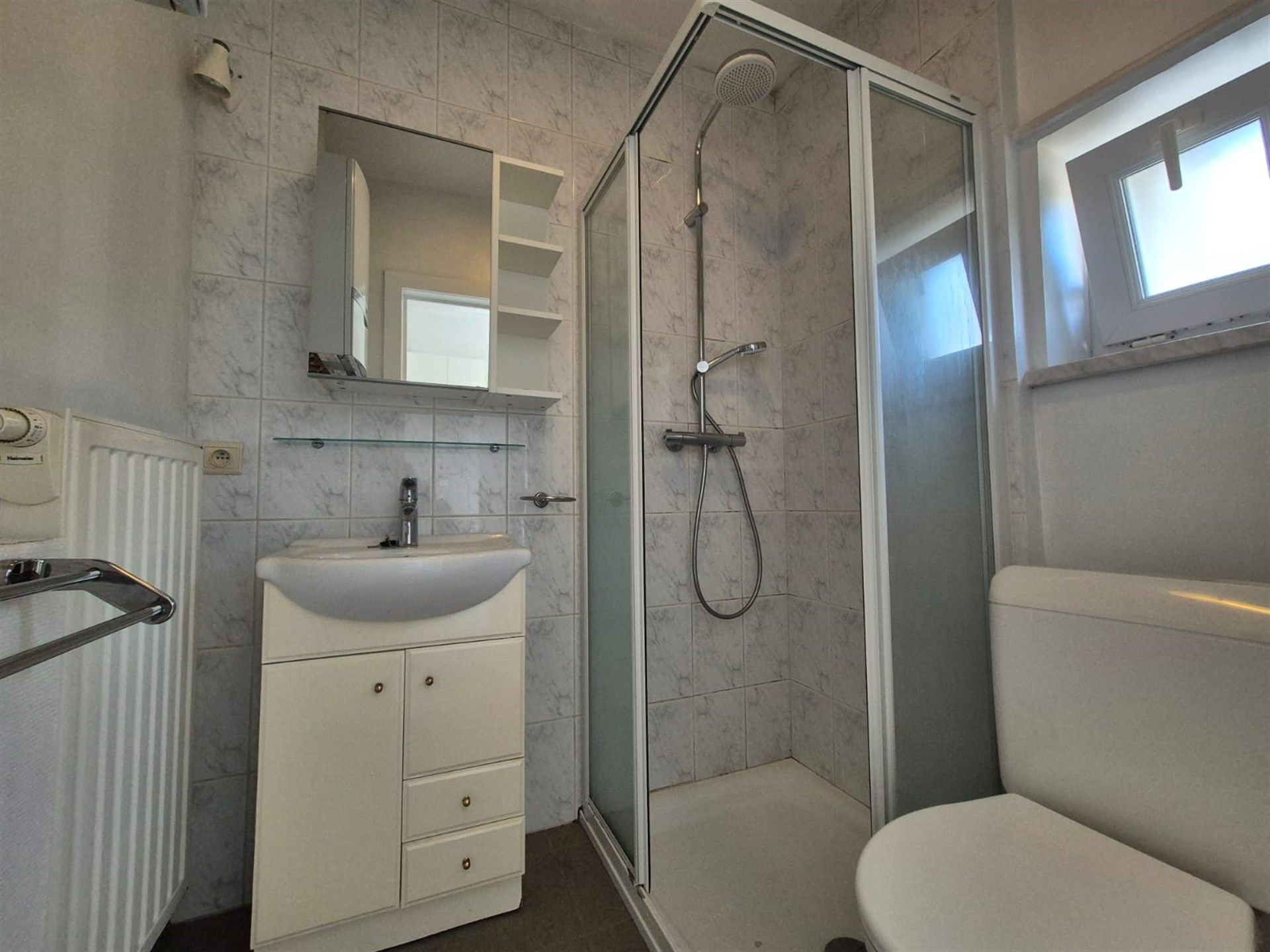 Zeer gunstig gelegen starterswoning met 2 slaapkamers en tuin. foto 22